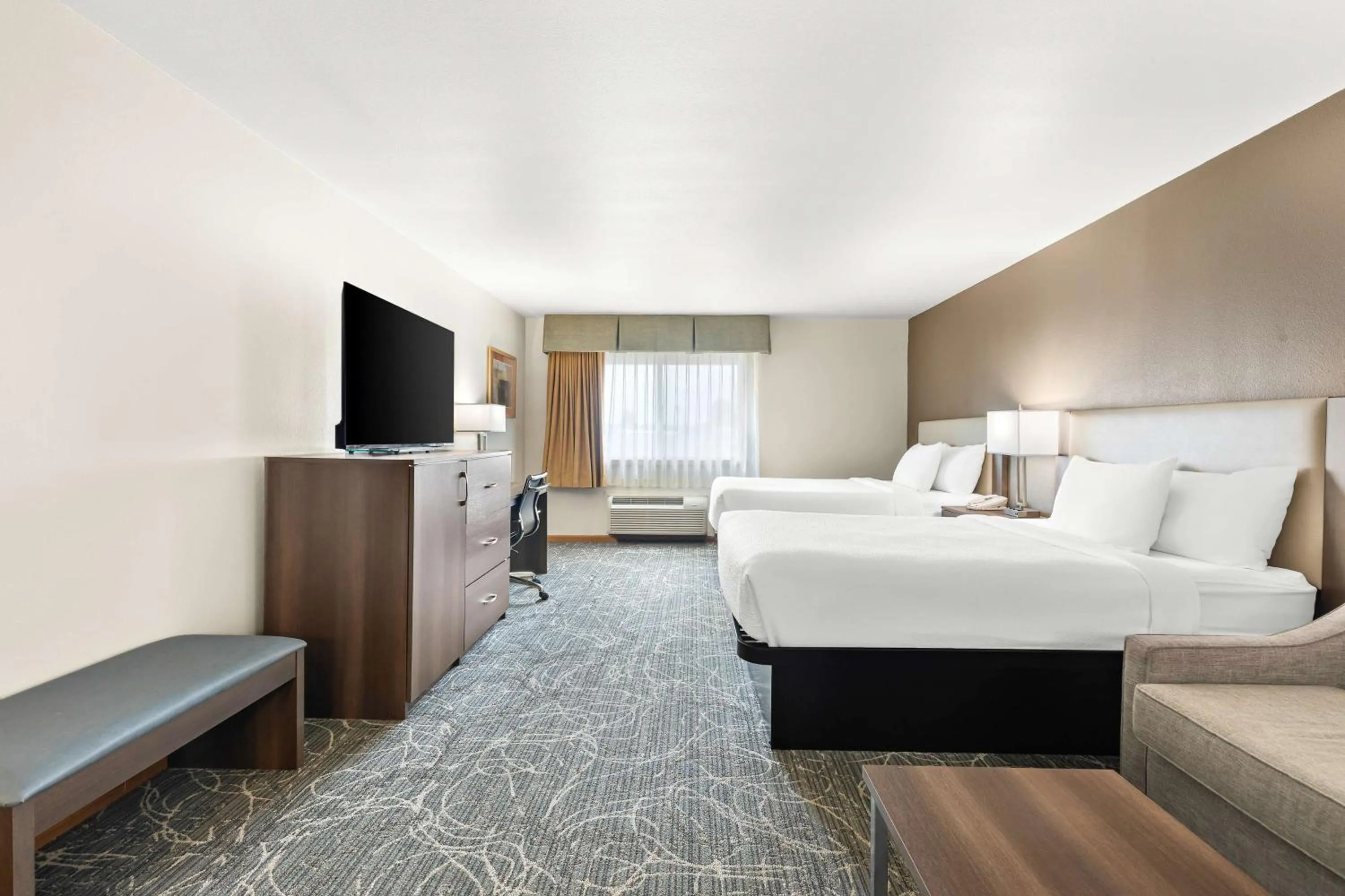 Bedroom, Bed in Best Western West Towne Suites