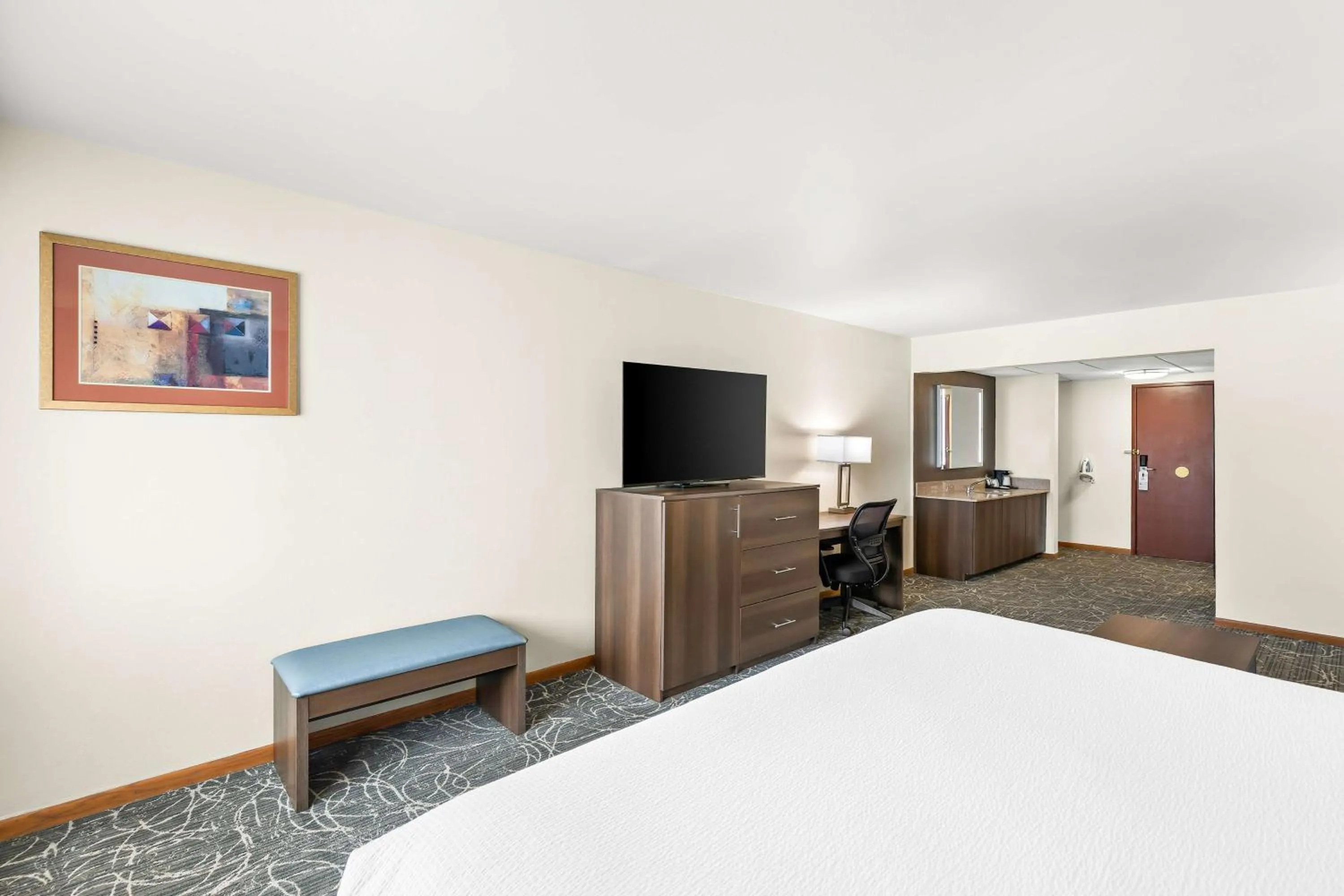 Bedroom, Bed in Best Western West Towne Suites