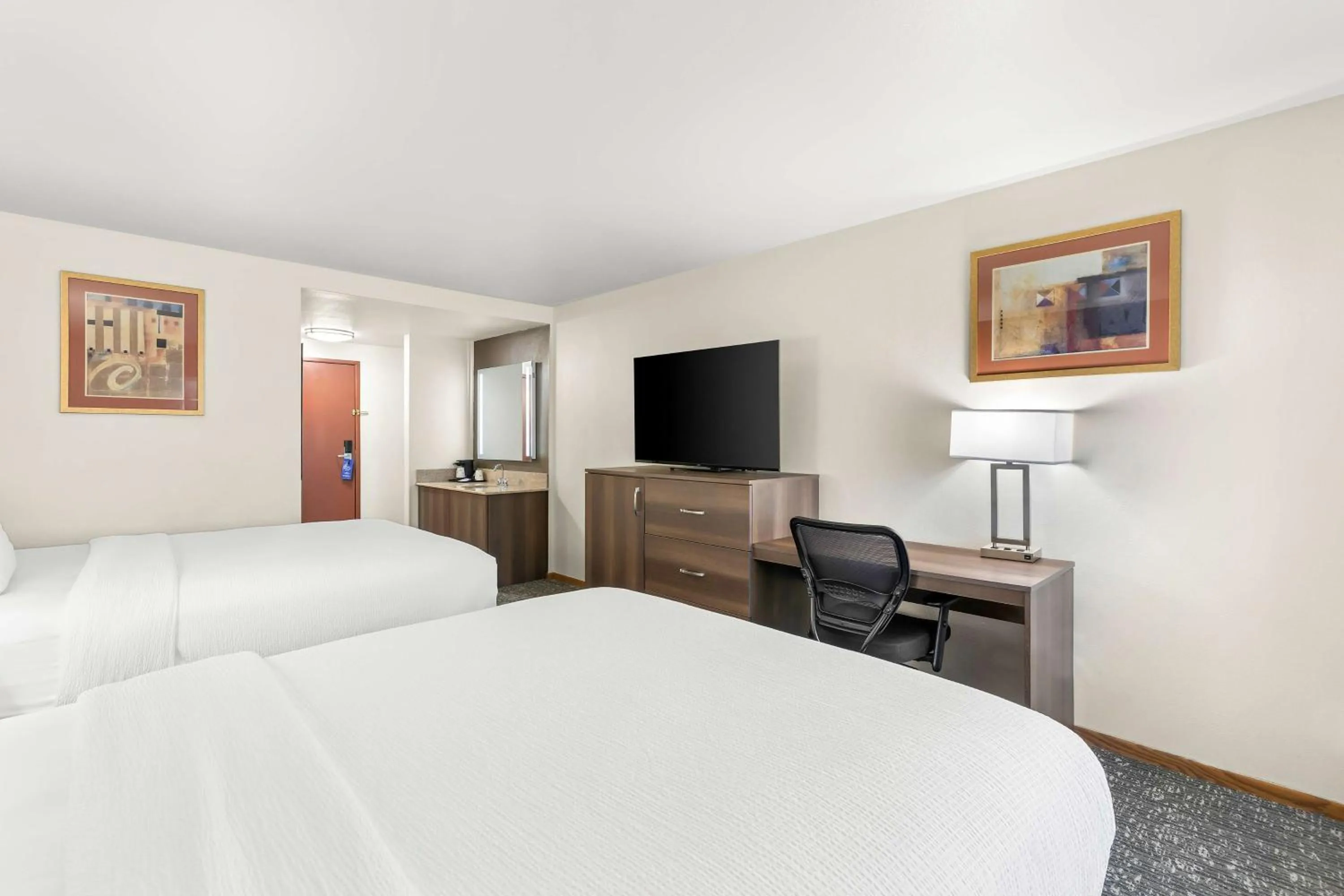 Bedroom, Bed in Best Western West Towne Suites
