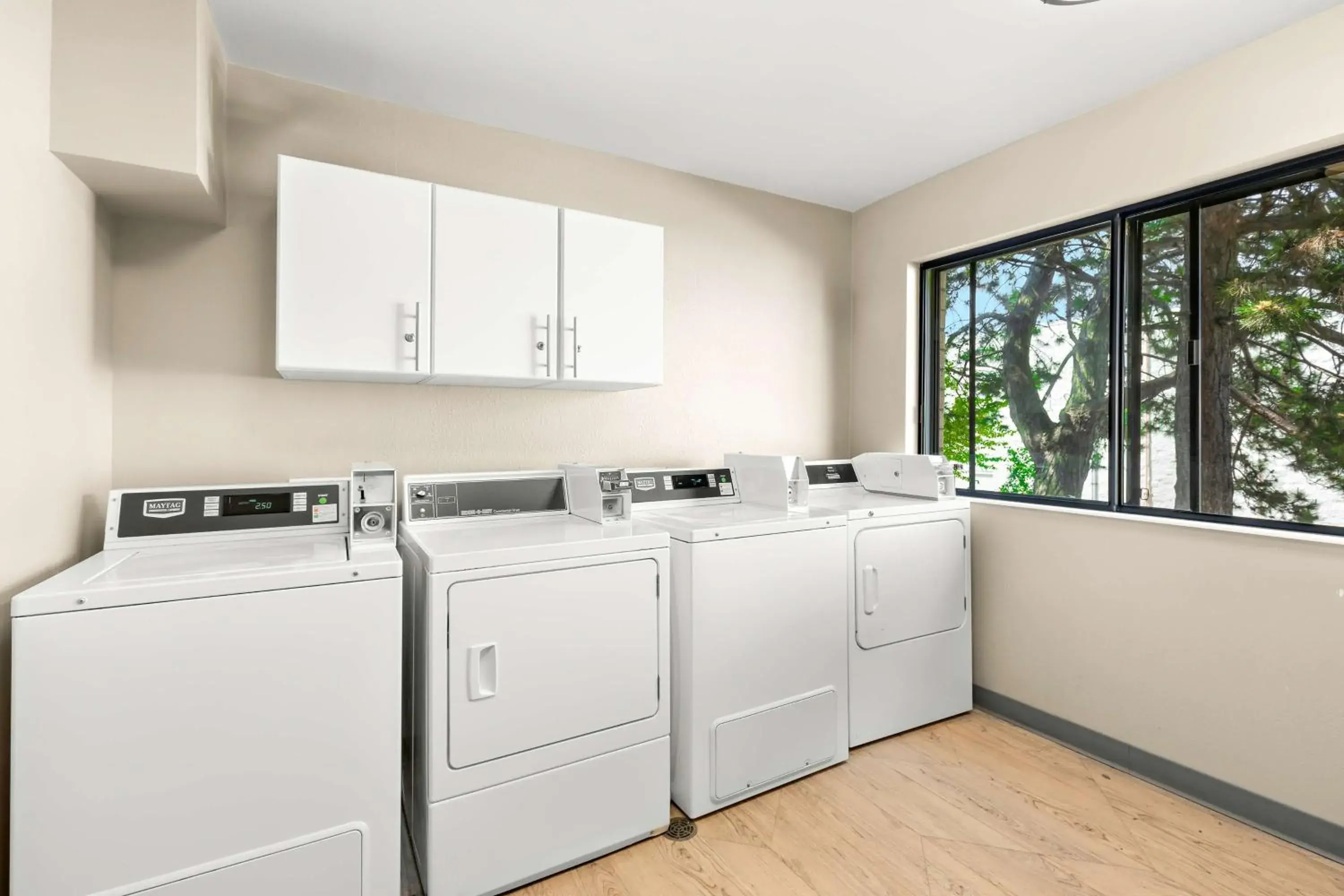 Property building in Best Western West Towne Suites Property building in Best Western West Towne Suites