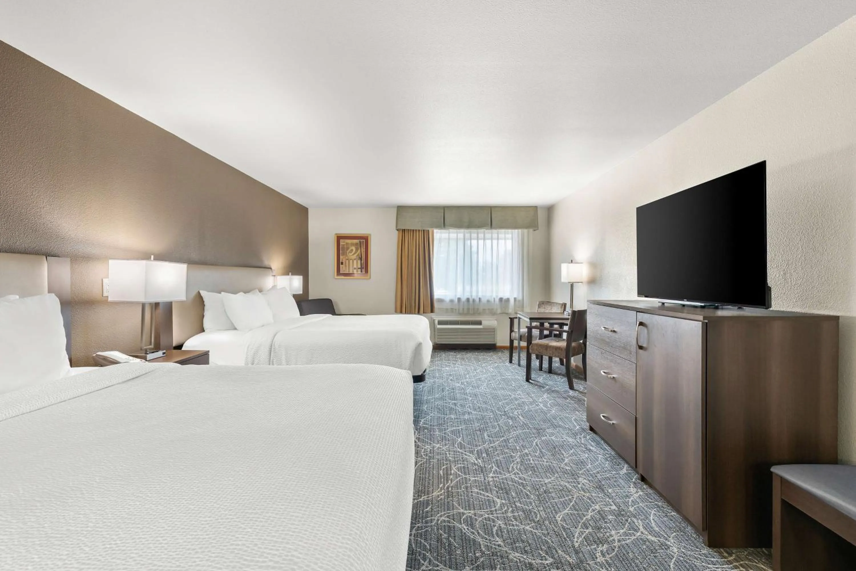Bedroom, Bed in Best Western West Towne Suites
