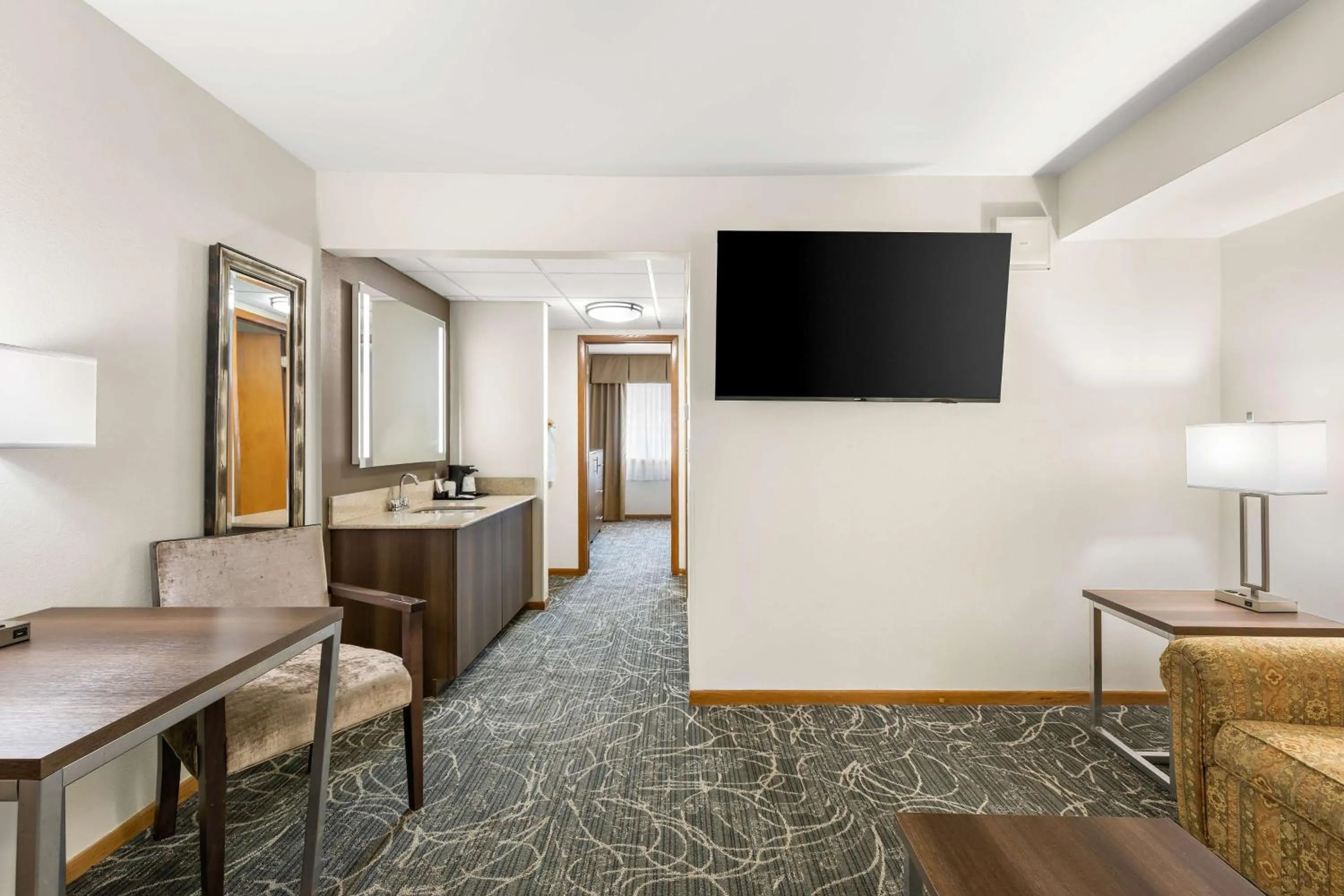 Bedroom in Best Western West Towne Suites