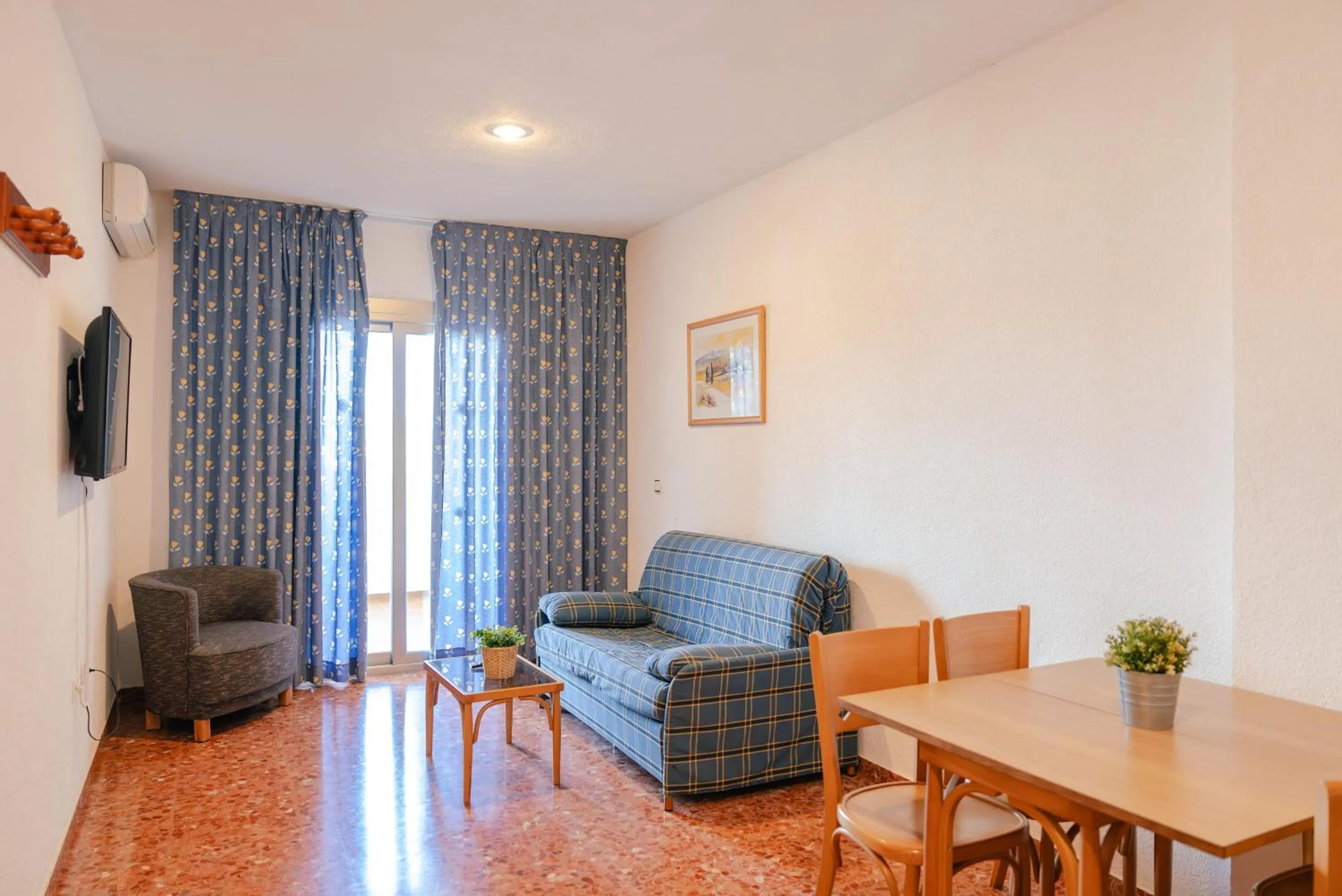 Photo of the whole room in Port Europa