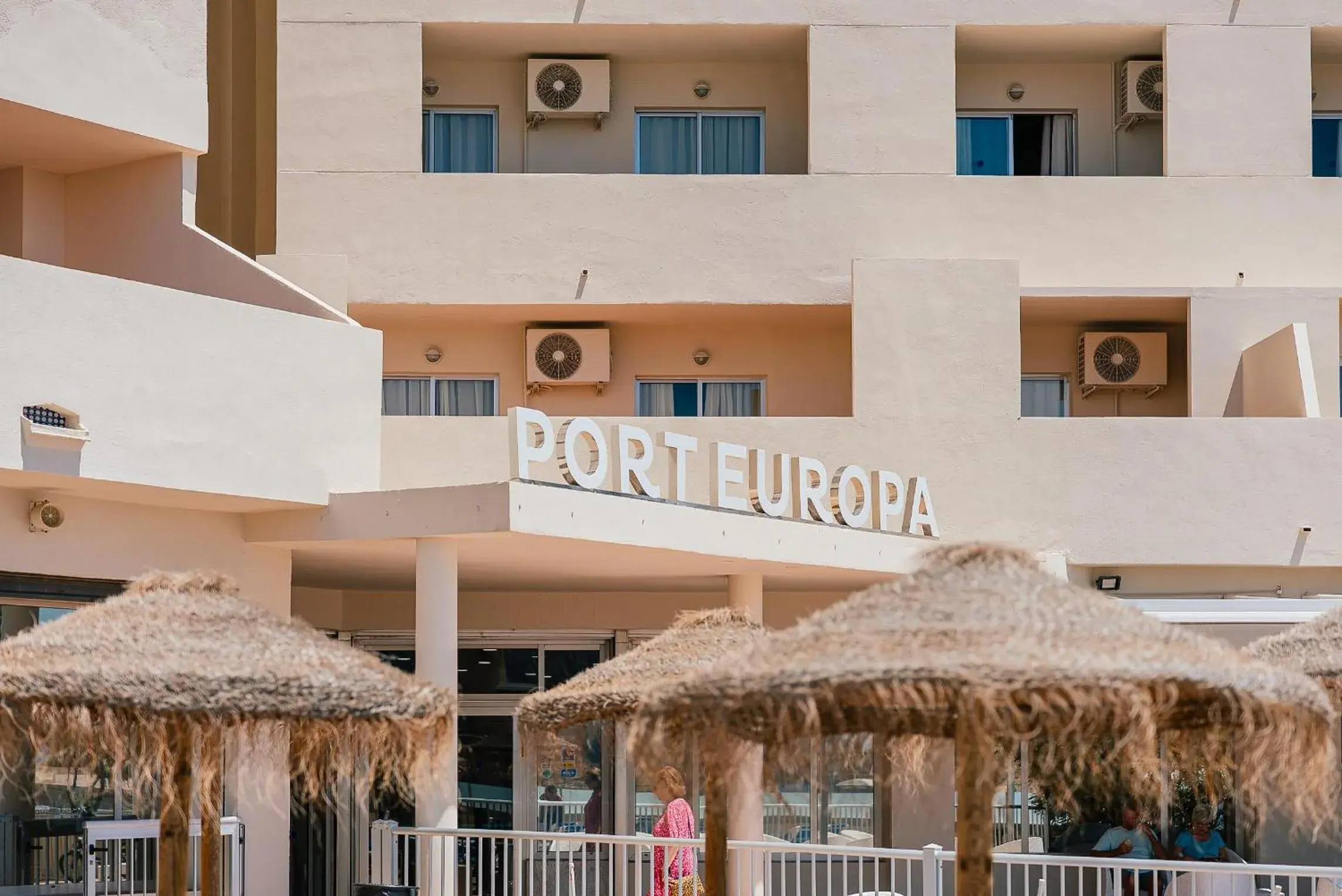 Property building in Port Europa Property building in Port Europa