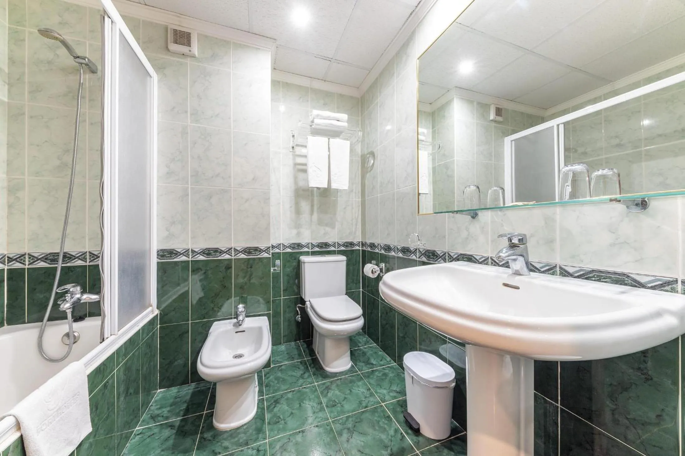 Bathroom in Port Europa