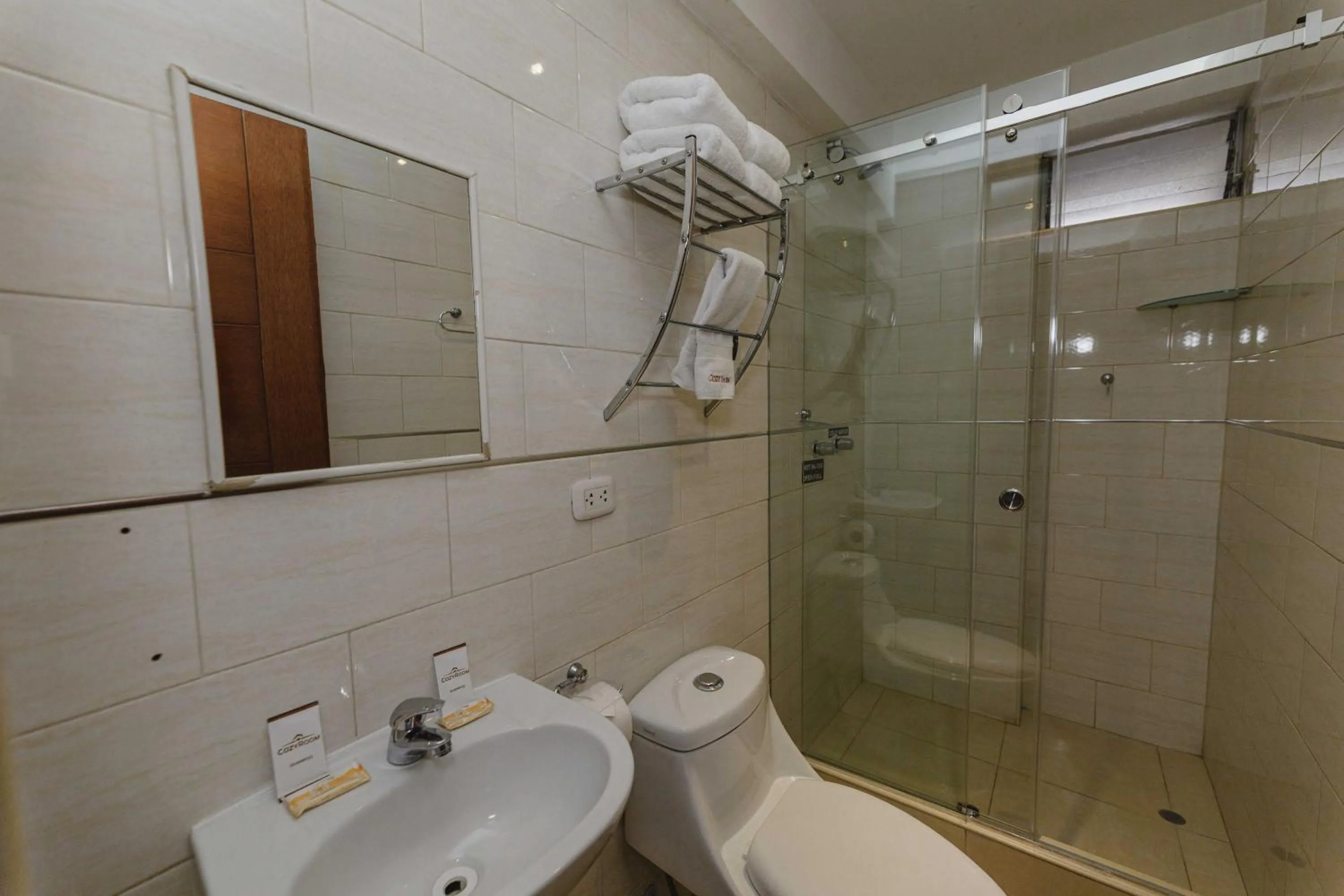 Shower in Cozy Room Cusco