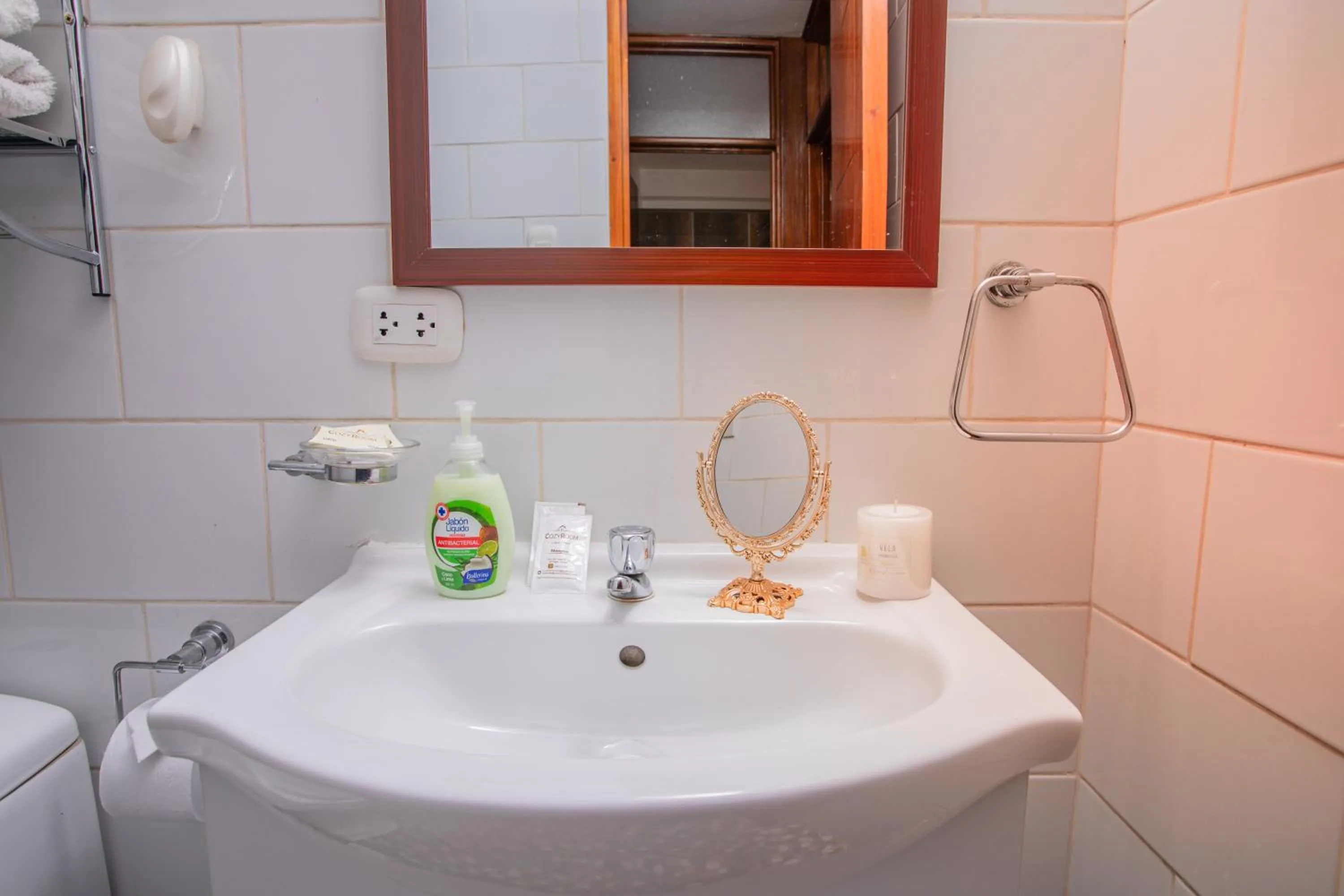 Bathroom in Cozy Room Cusco