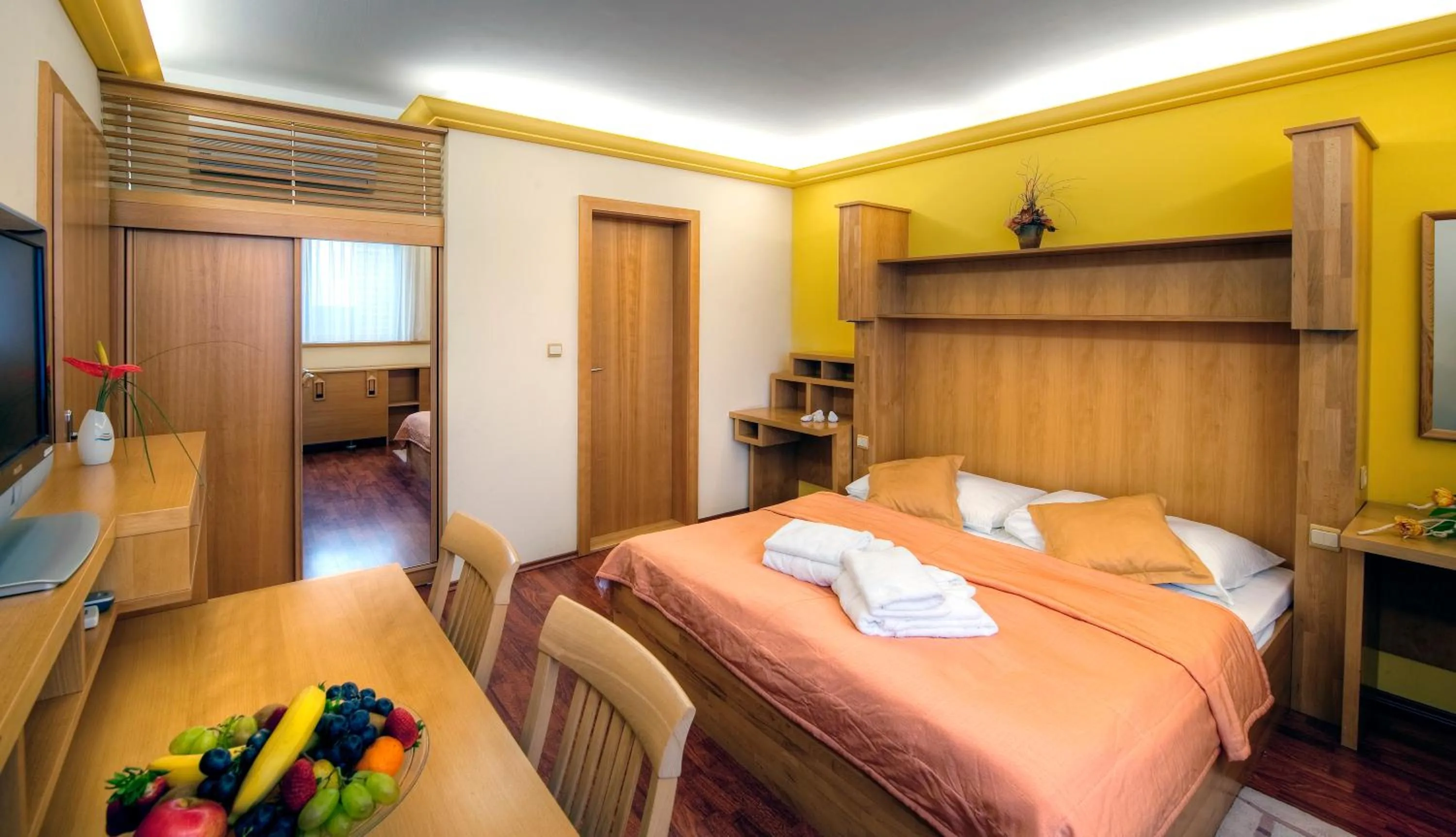 Bedroom, Bed in Hotel AquaCity Seasons