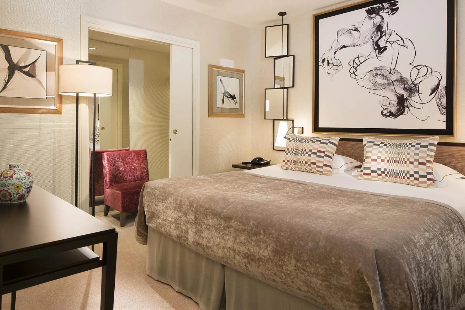 Bedroom, Bed in Balmoral Champs Elysées