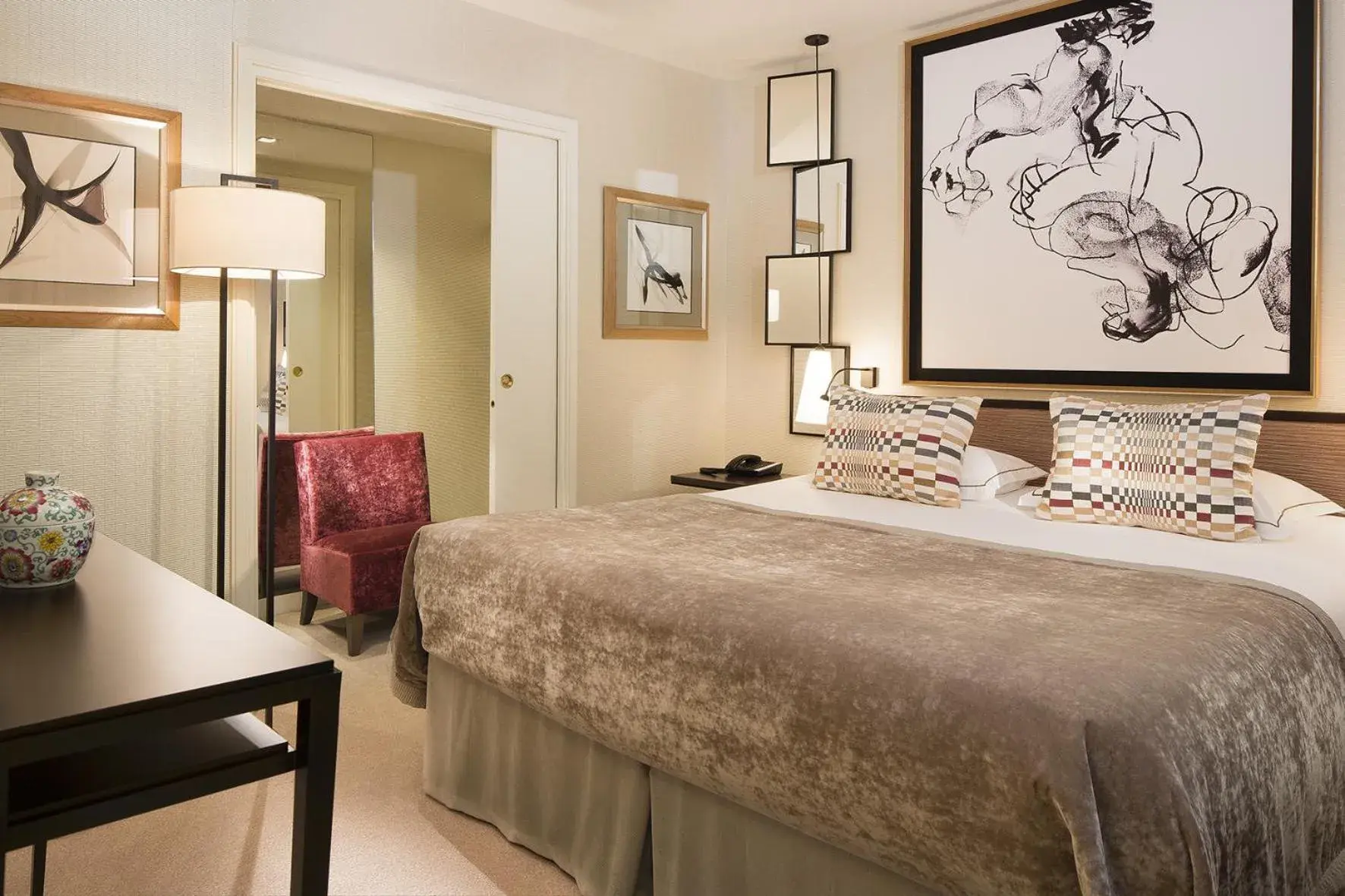 Bedroom, Bed in Balmoral Champs Elysées Bedroom, Bed in Balmoral Champs Elysées