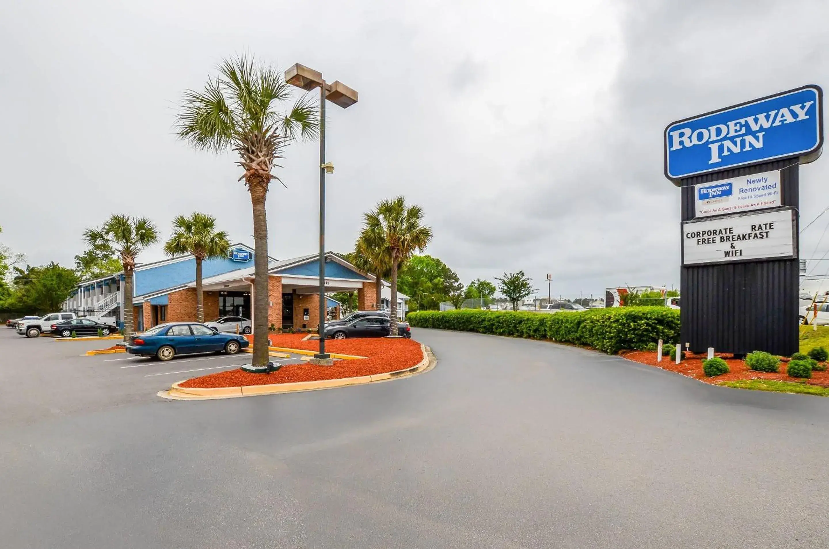 Property building in Rodeway Inn North Charleston - Ashley Phosphate Property building in Rodeway Inn North Charleston - Ashley Phosphate