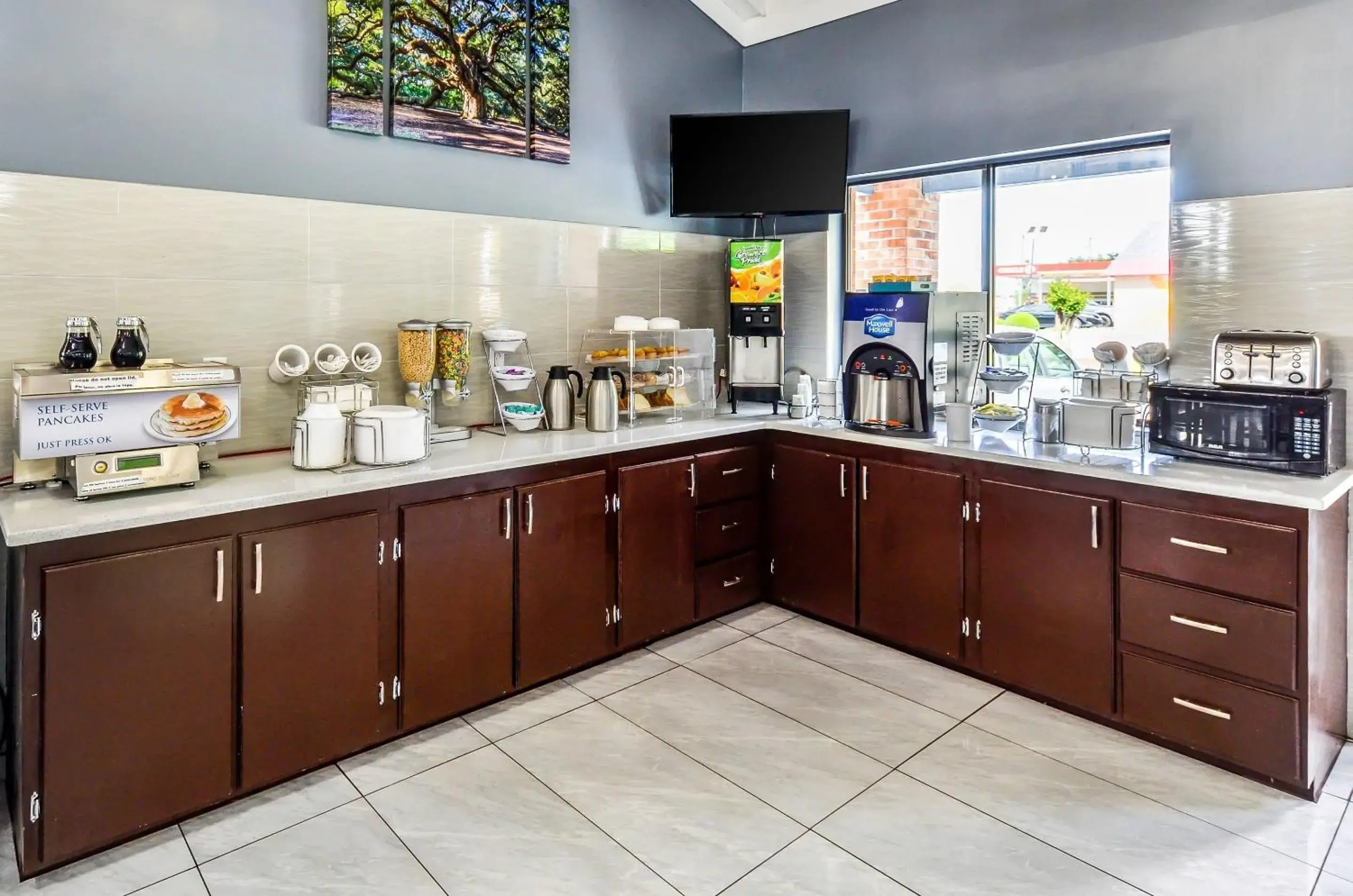 Breakfast in Rodeway Inn North Charleston - Ashley Phosphate Breakfast in Rodeway Inn North Charleston - Ashley Phosphate