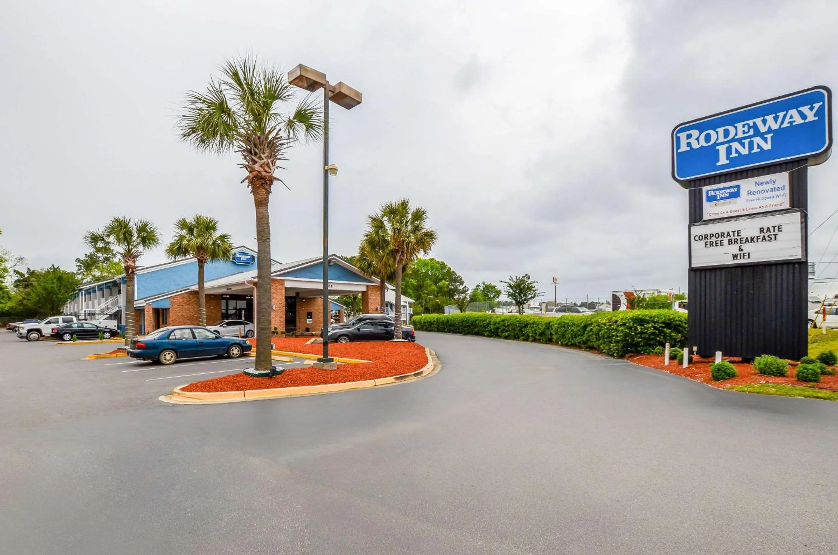 Property building in Rodeway Inn North Charleston - Ashley Phosphate