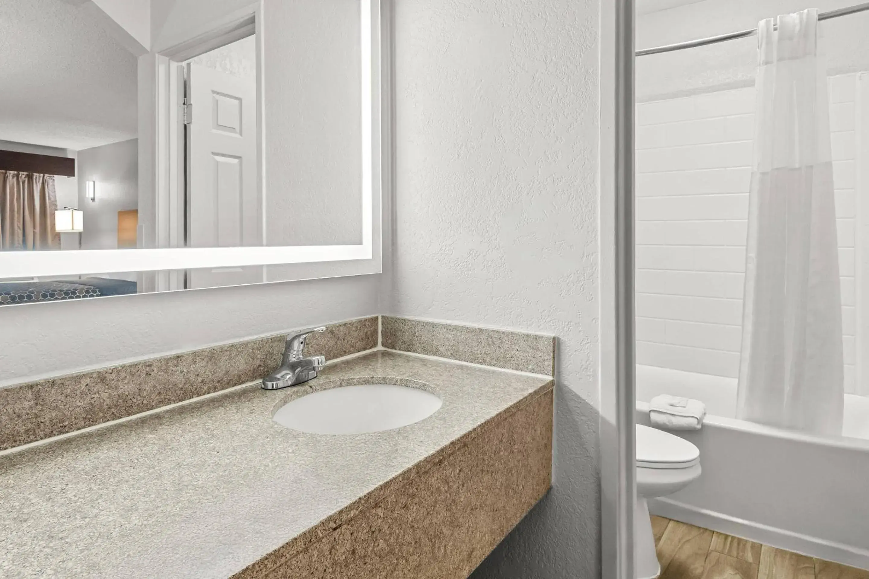 Bedroom in Rodeway Inn North Charleston - Ashley Phosphate Bedroom in Rodeway Inn North Charleston - Ashley Phosphate