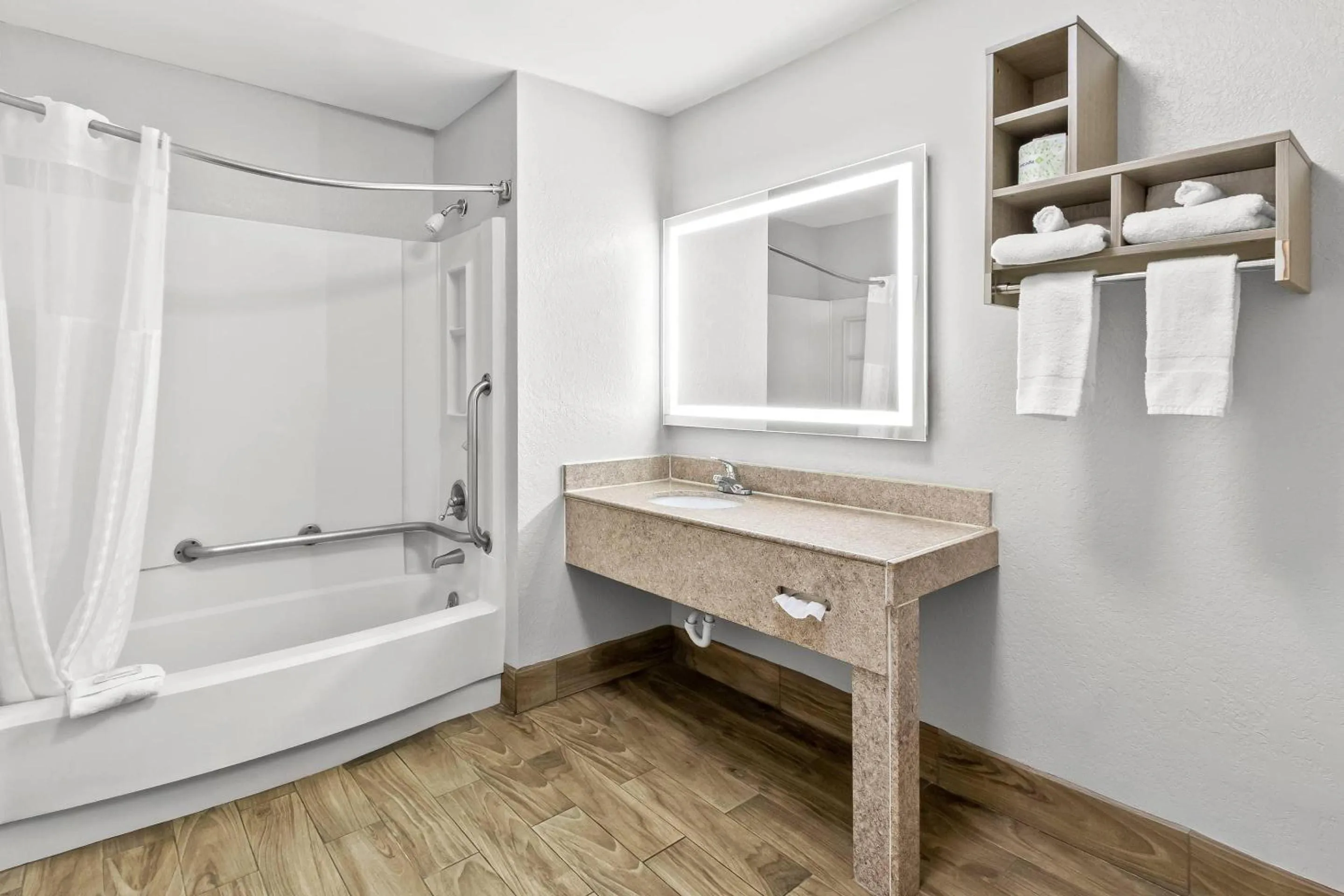 Bedroom in Rodeway Inn North Charleston - Ashley Phosphate