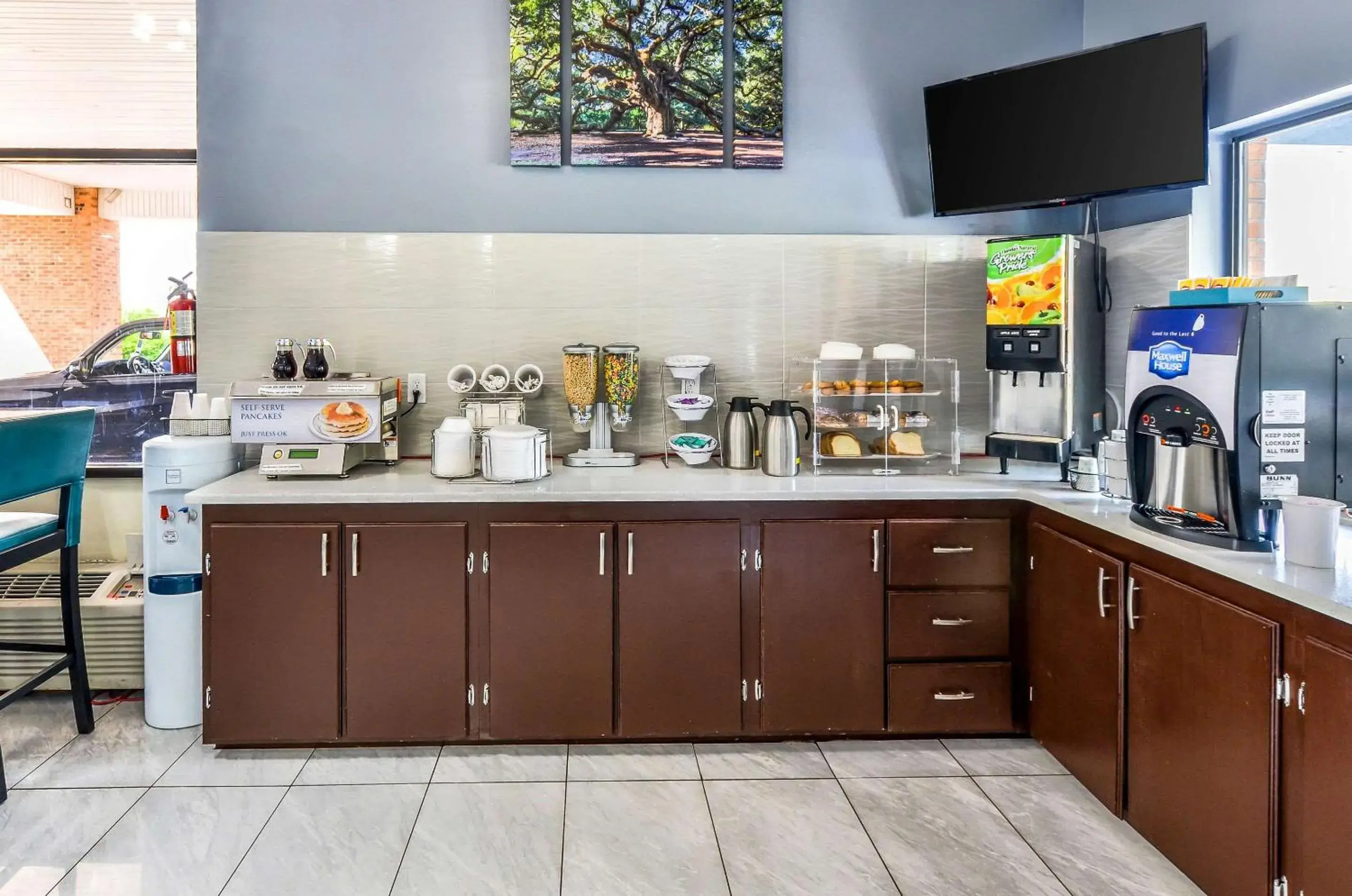 Restaurant/places to eat in Rodeway Inn North Charleston - Ashley Phosphate Restaurant/places to eat in Rodeway Inn North Charleston - Ashley Phosphate