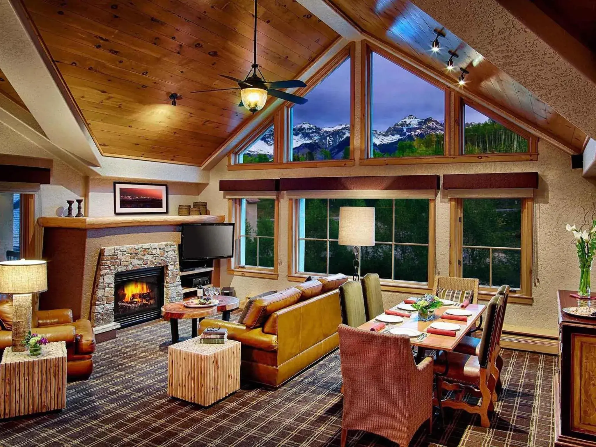 Bedroom in Fairmont Heritage Place, Franz Klammer Lodge Bedroom in Fairmont Heritage Place, Franz Klammer Lodge