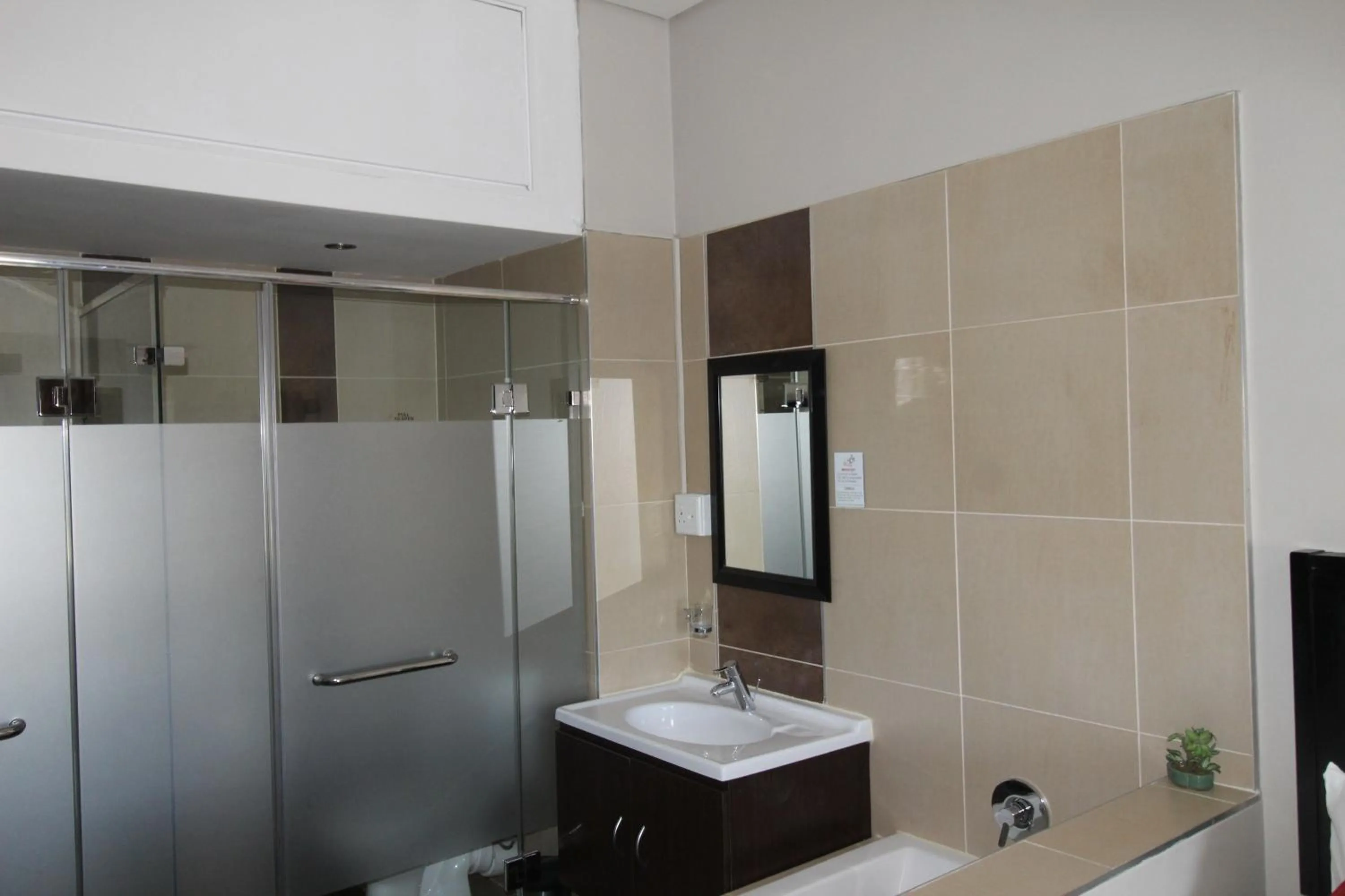 Bathroom in Alcazaba Hotel