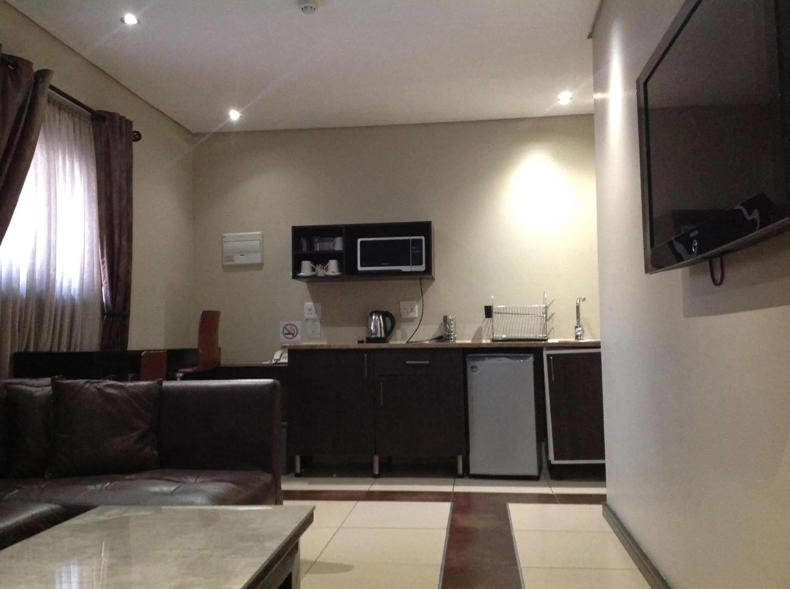 Kitchen or kitchenette in Alcazaba Hotel