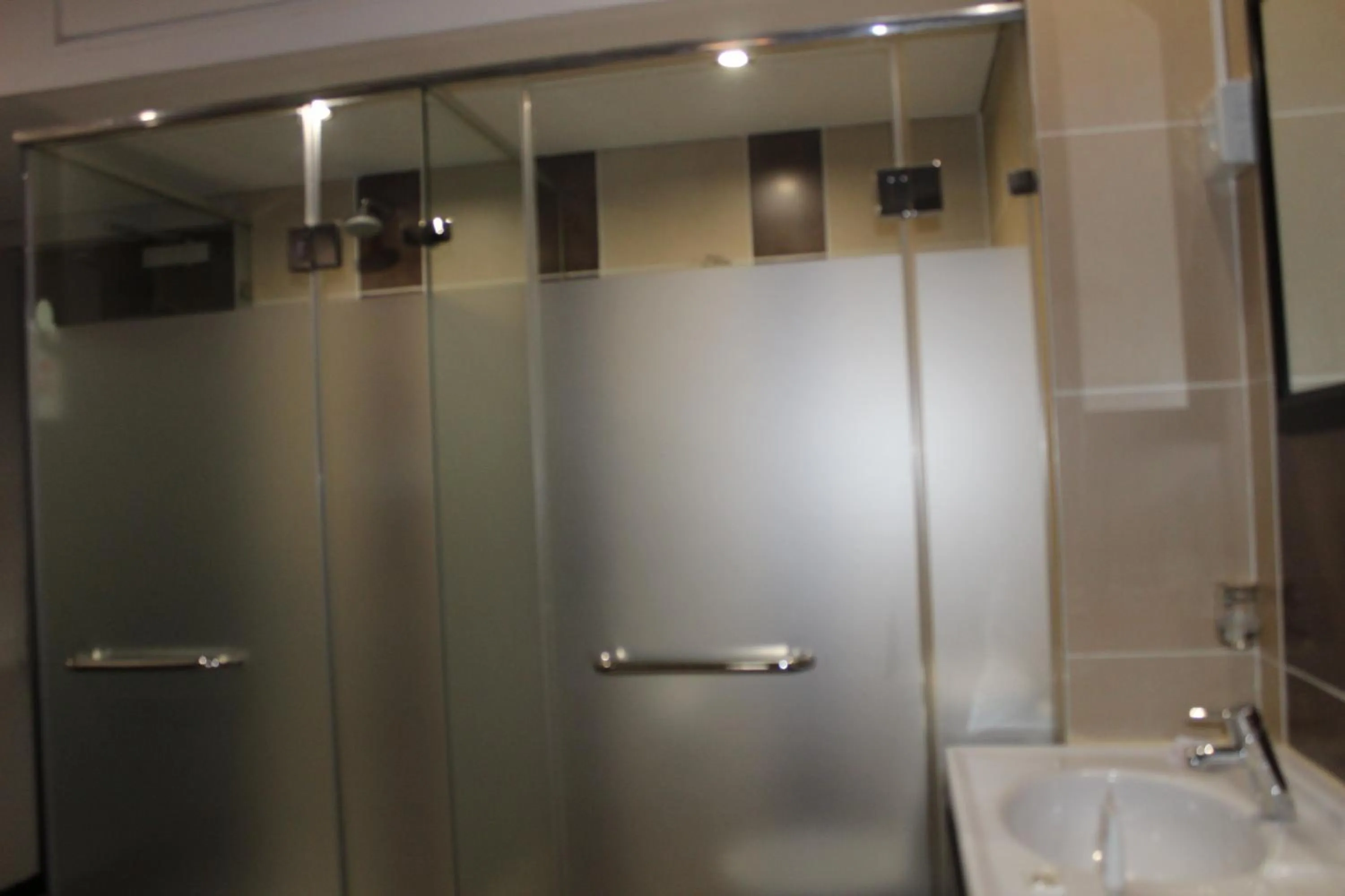 Shower in Alcazaba Hotel