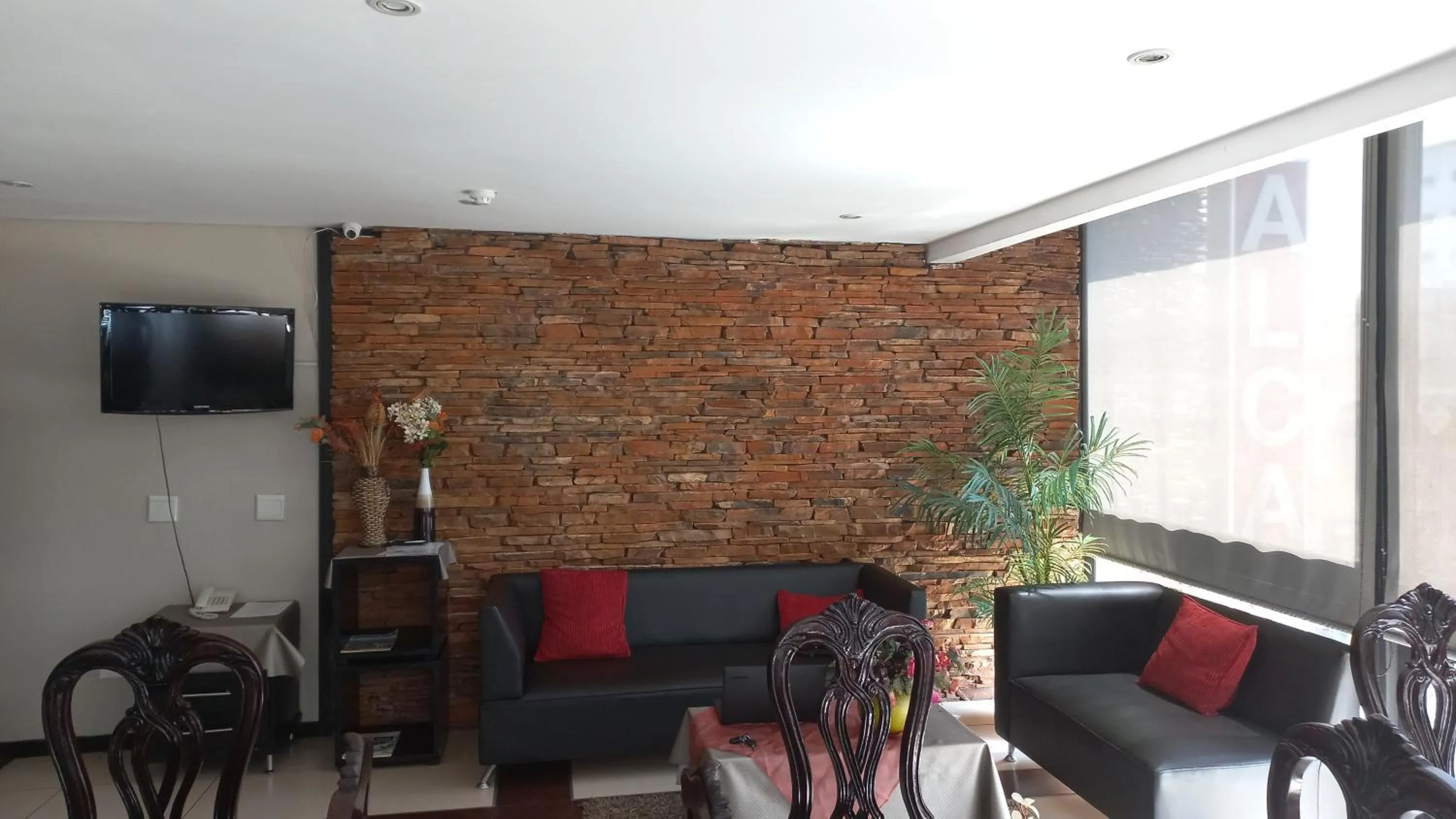 Restaurant/places to eat in Alcazaba Hotel