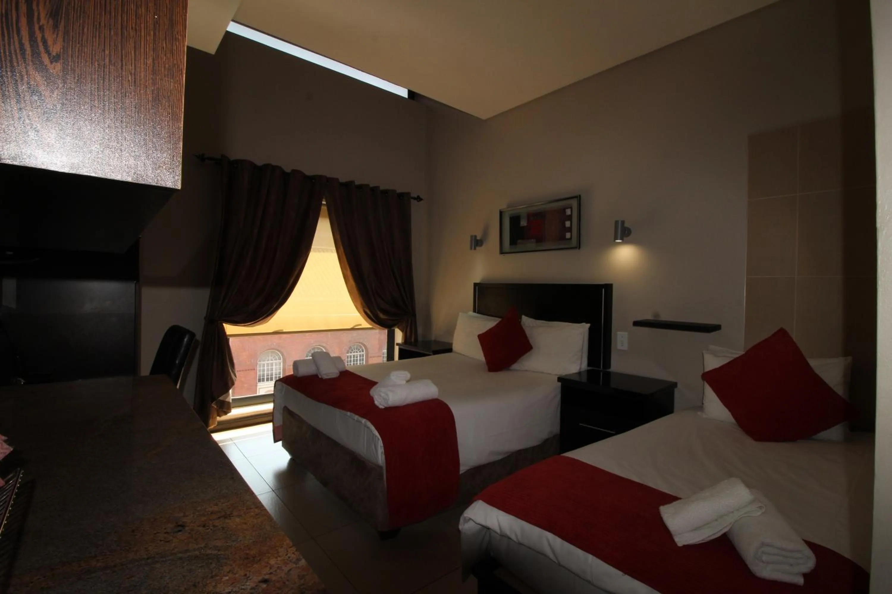 Quiet street view, Bed in Alcazaba Hotel