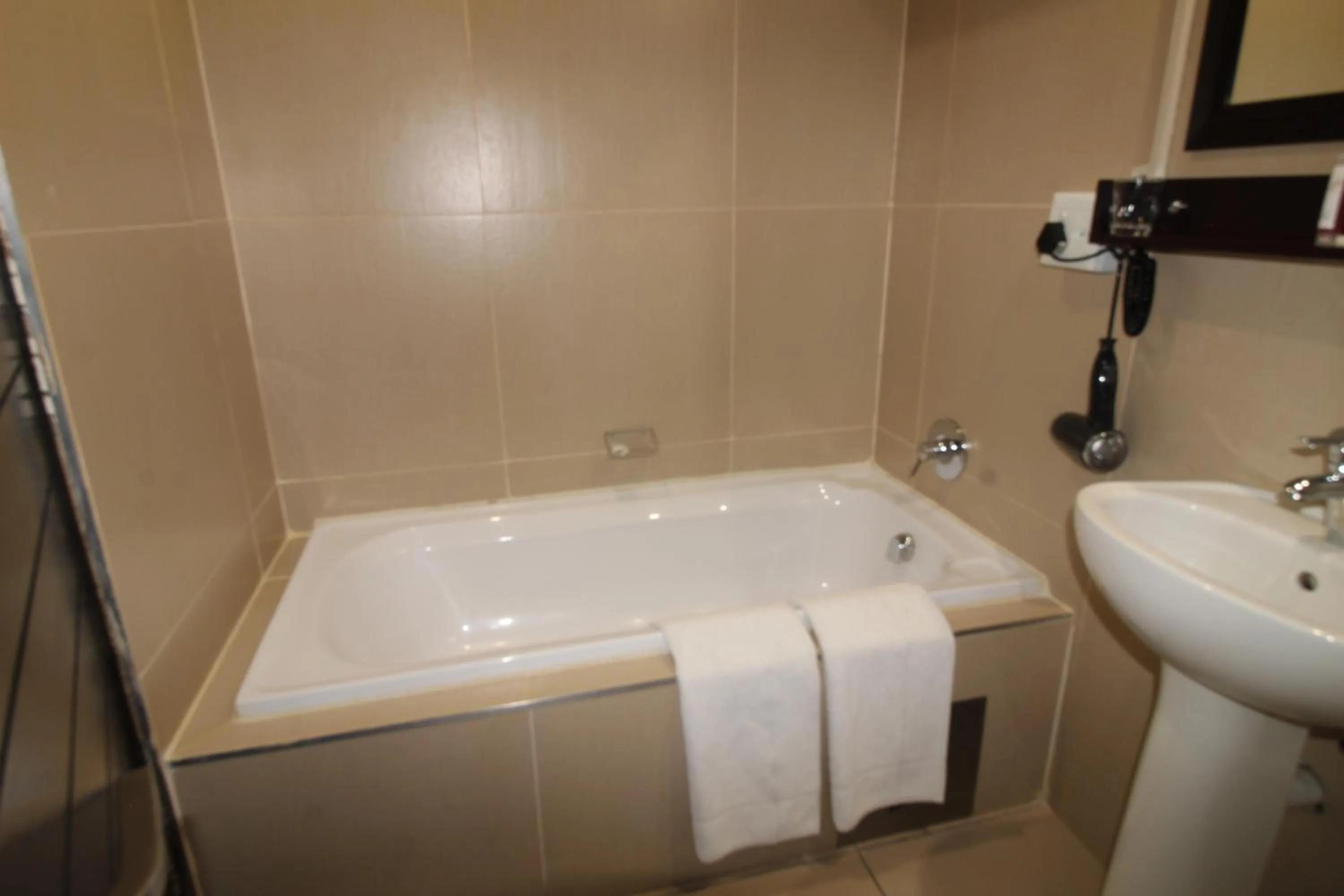 Bathroom in Alcazaba Hotel