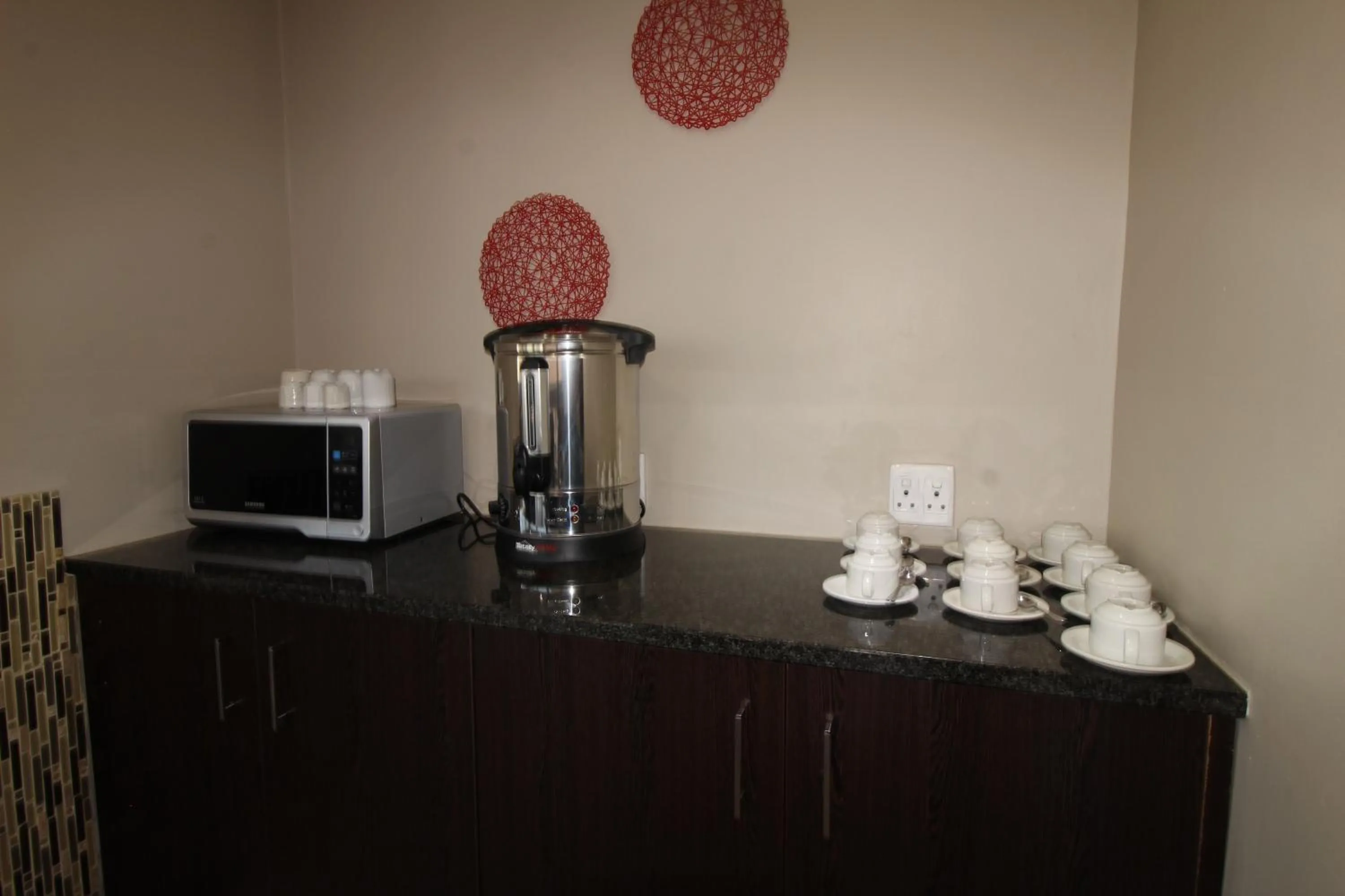Kitchen or kitchenette in Alcazaba Hotel