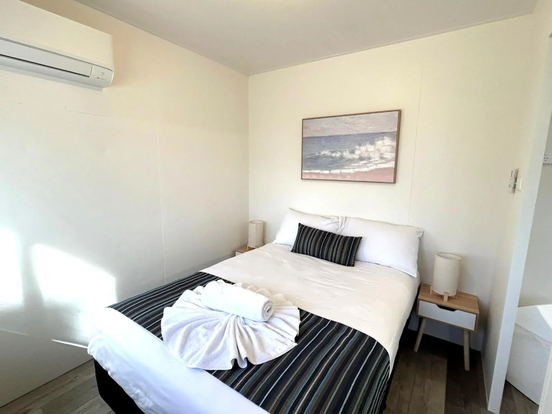 One-Bedroom Bungalow in Mandurah Coastal Holiday Park One-Bedroom Bungalow in Mandurah Coastal Holiday Park
