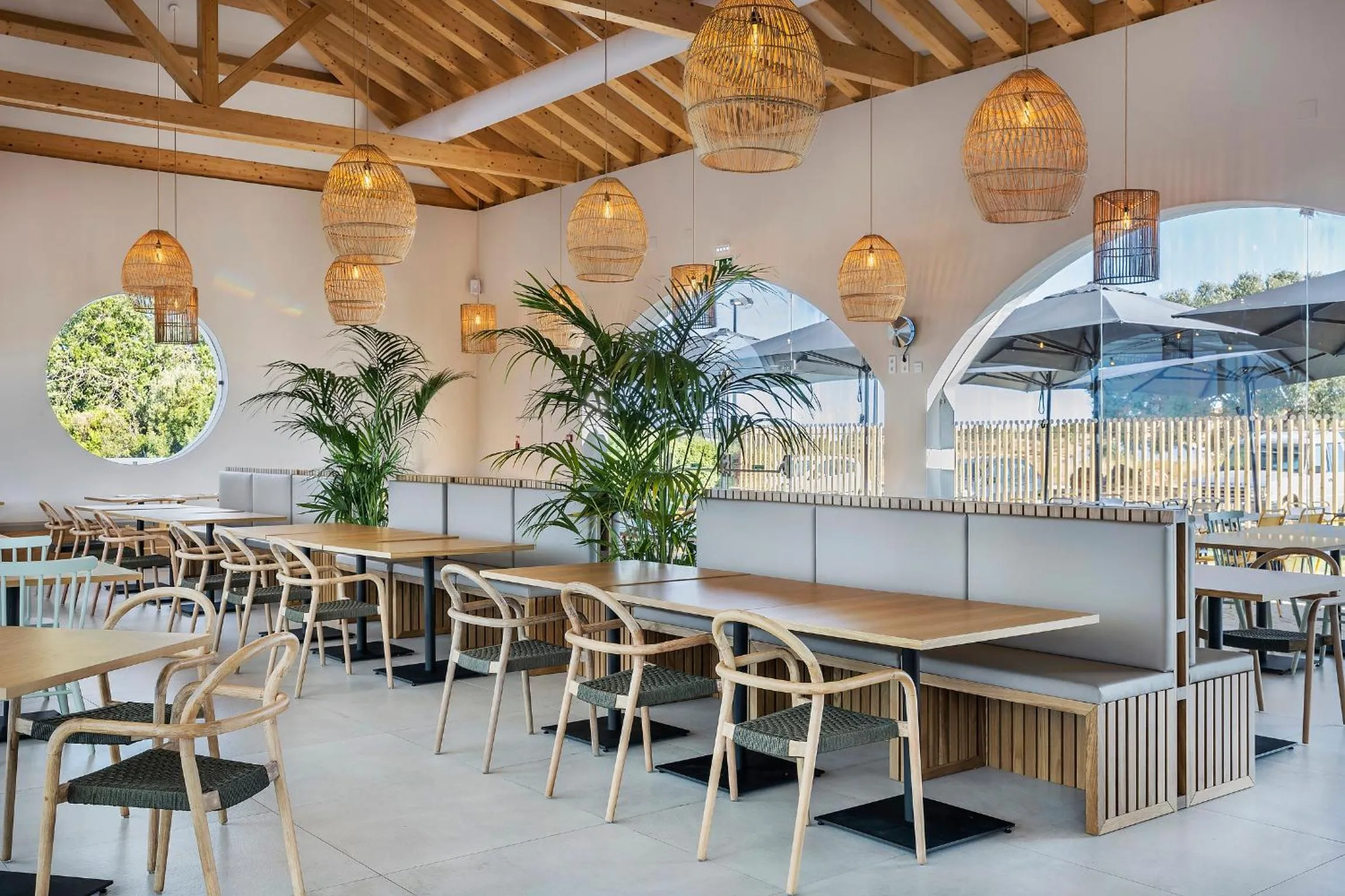 Restaurant/places to eat in Eden Villas & Apartments