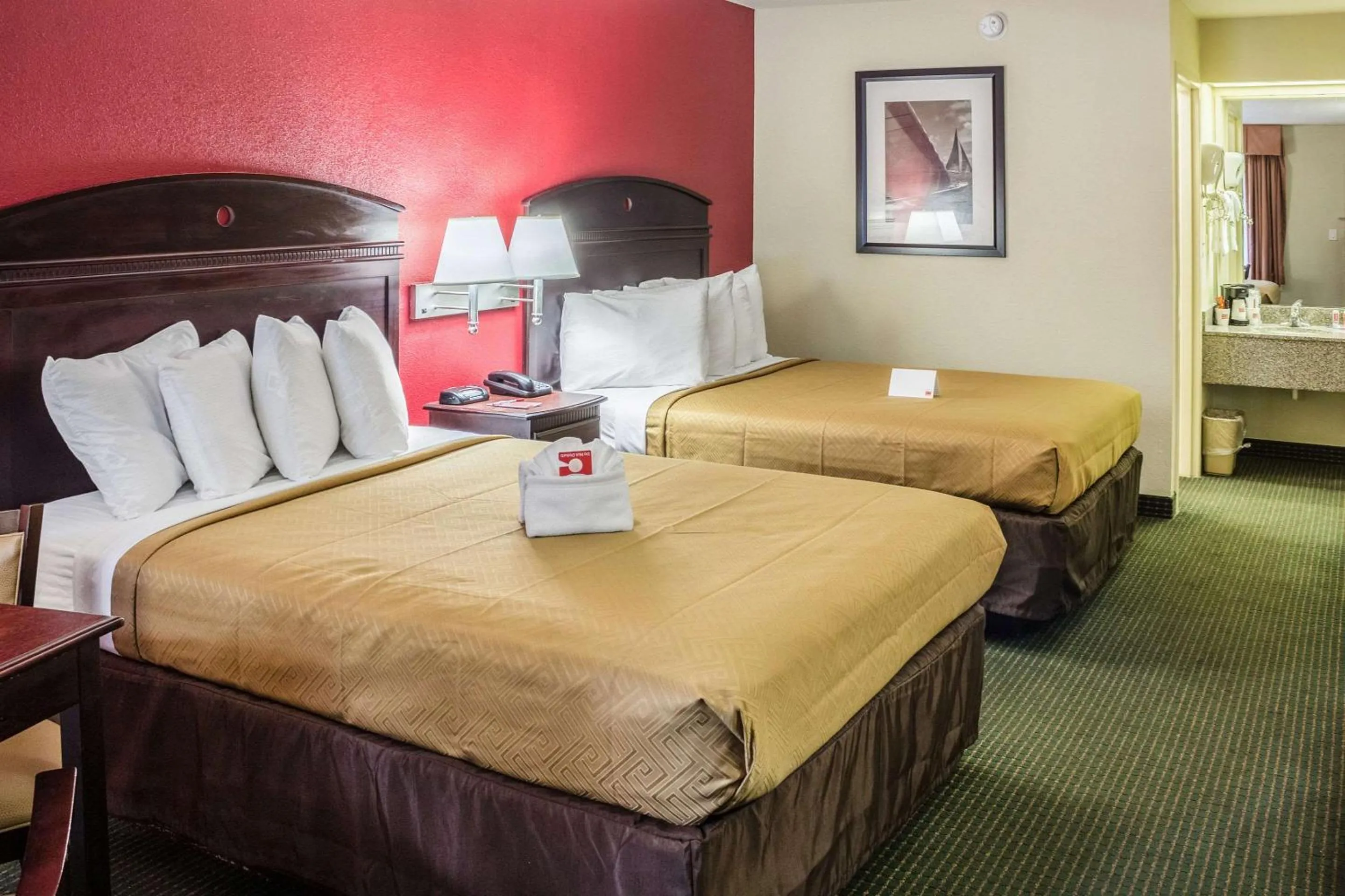 Photo of the whole room, Bed in Econo Lodge Palm Coast Central