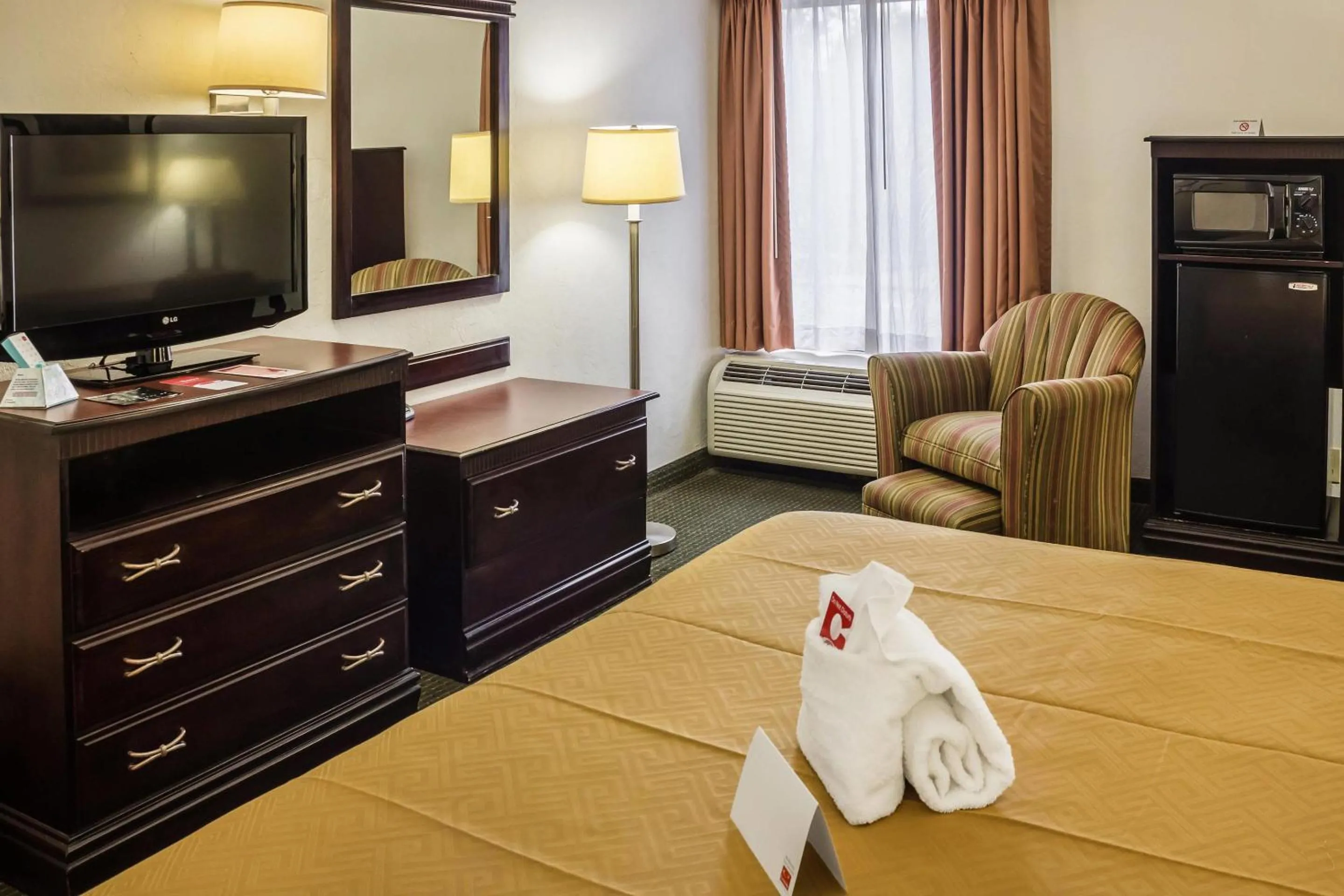 Bedroom, Bed in Econo Lodge Palm Coast Central