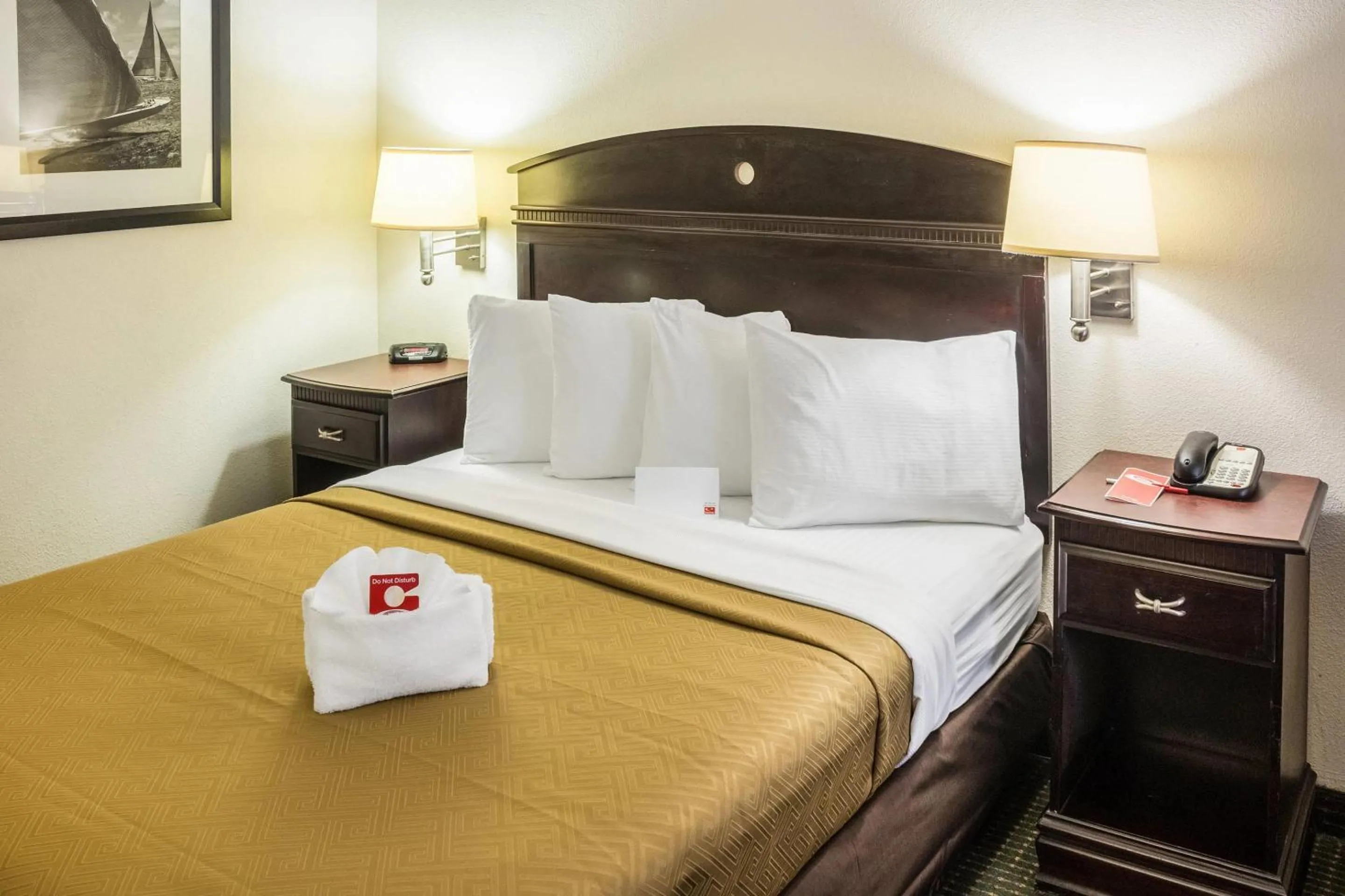 Bedroom, Bed in Econo Lodge Palm Coast Central