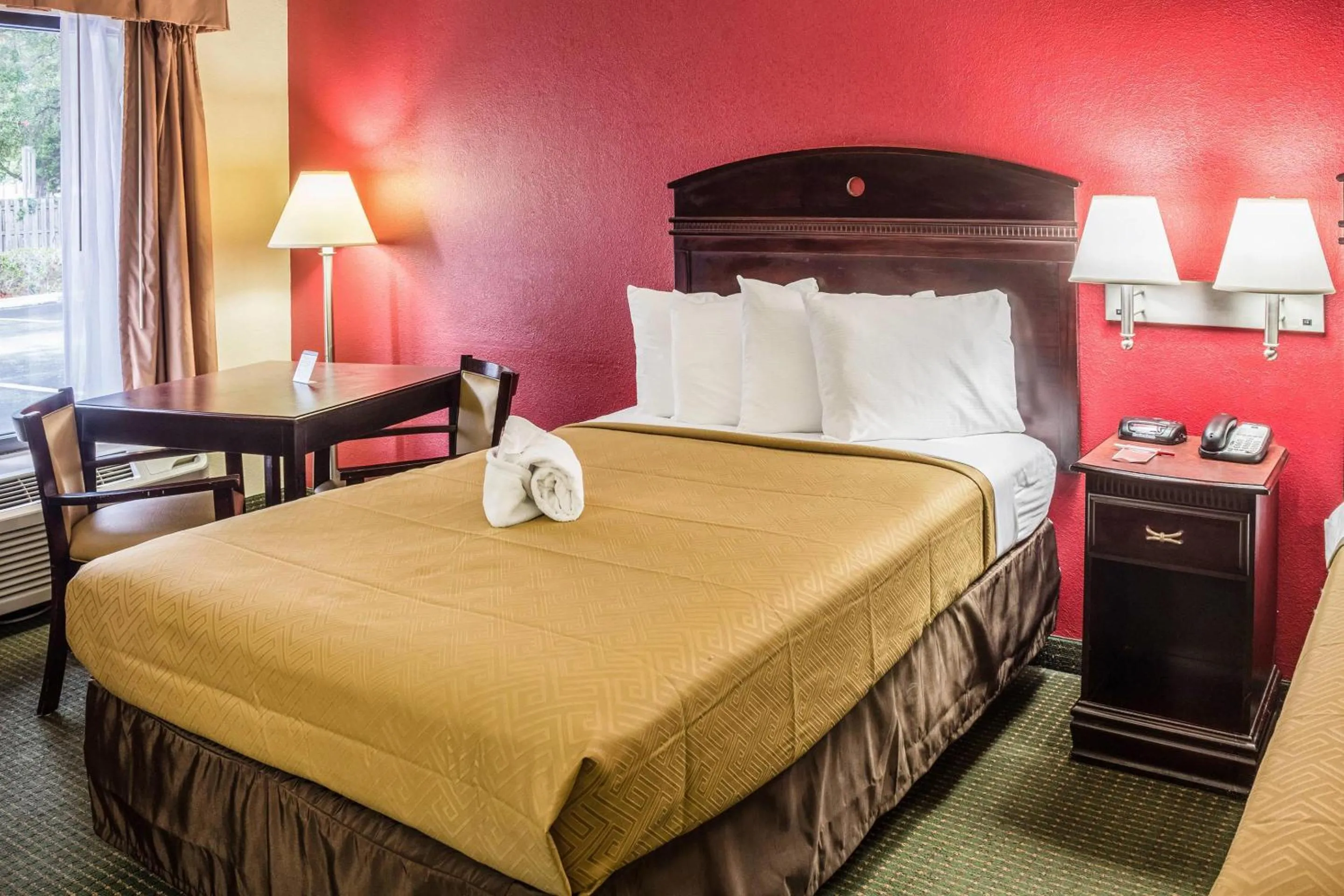 Bedroom, Bed in Econo Lodge Palm Coast Central