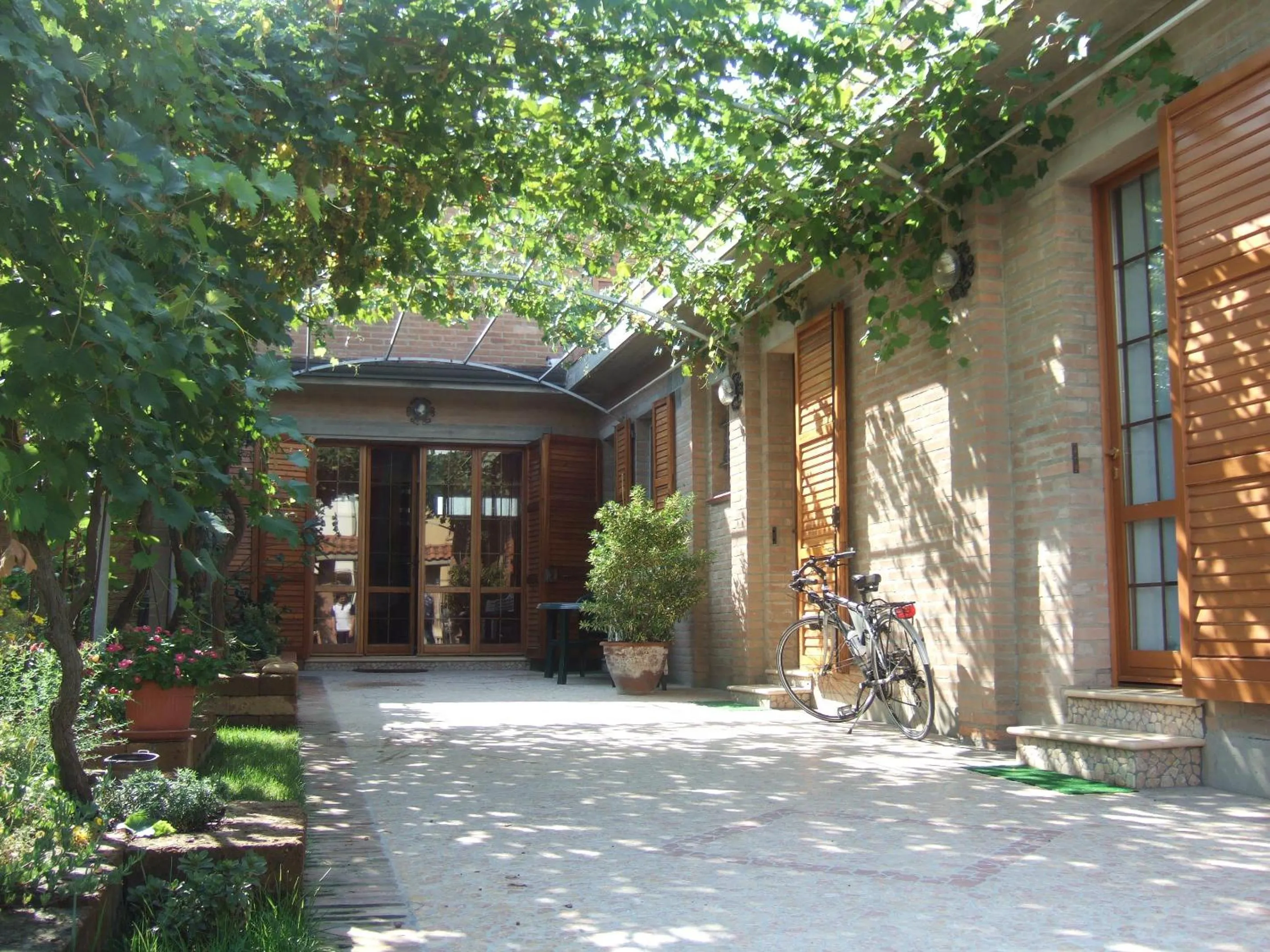 Patio in B&B ENSILEVA BEACH