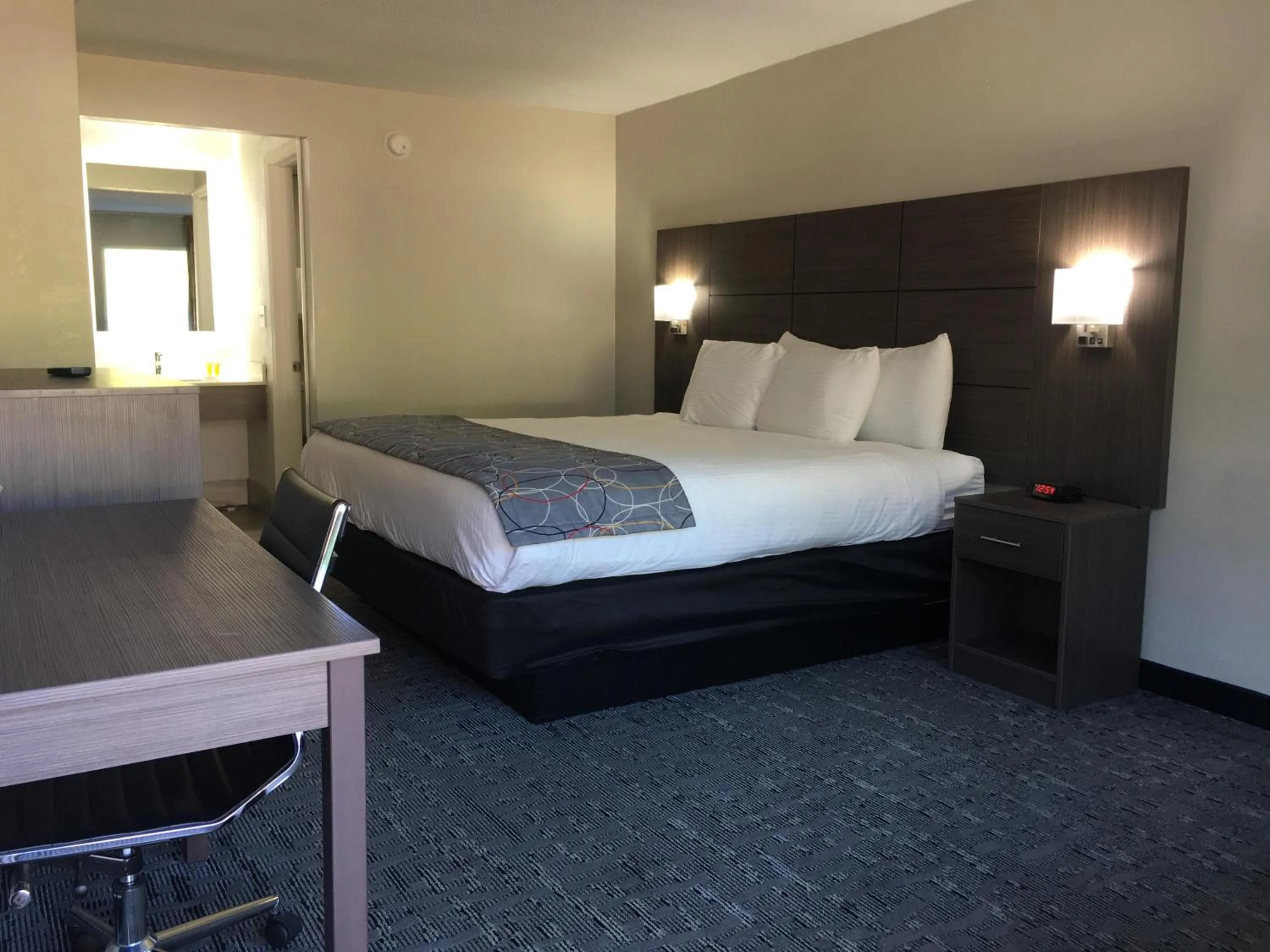 Bed in Days Inn & Suites by Wyndham Charleston Airport West