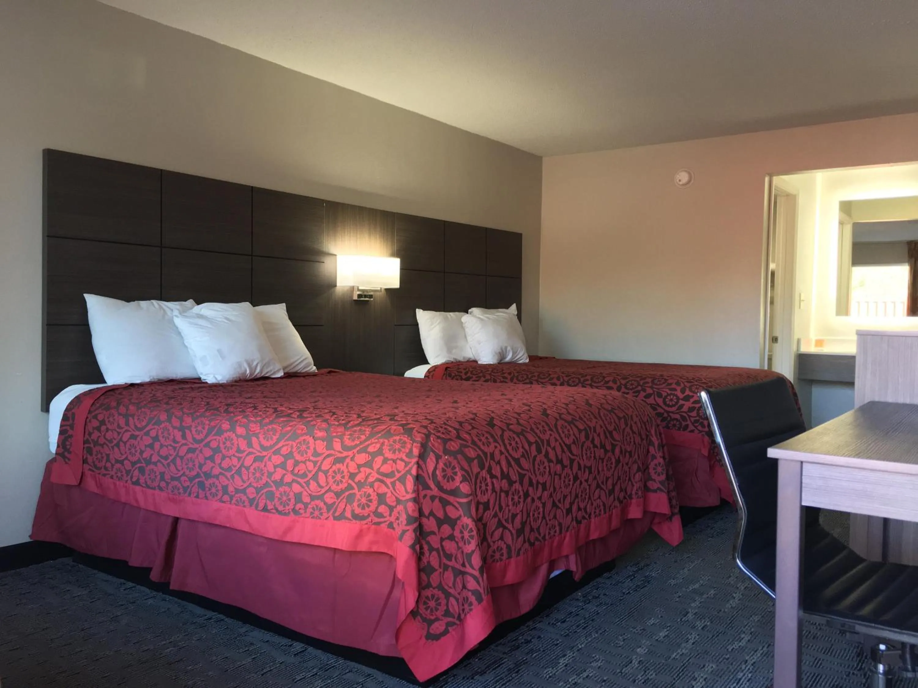 Bed in Days Inn & Suites by Wyndham Charleston Airport West