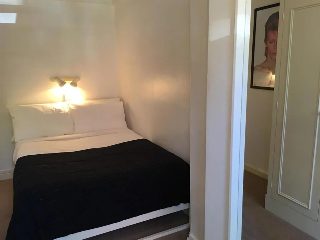 Bedroom, Bed in Marble Apartments Effra Court