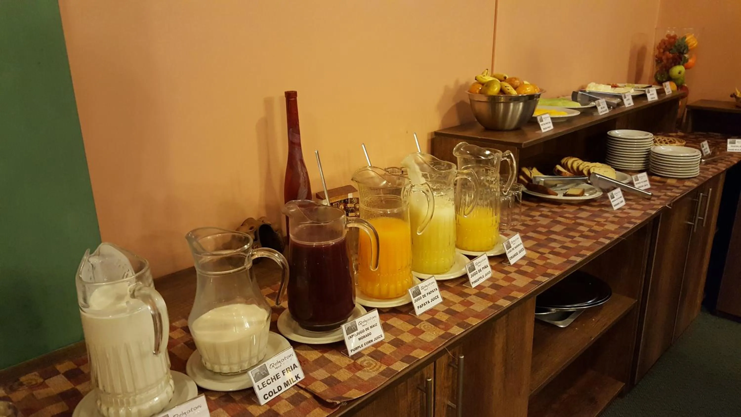 Food and drinks in Qelqatani Hotel