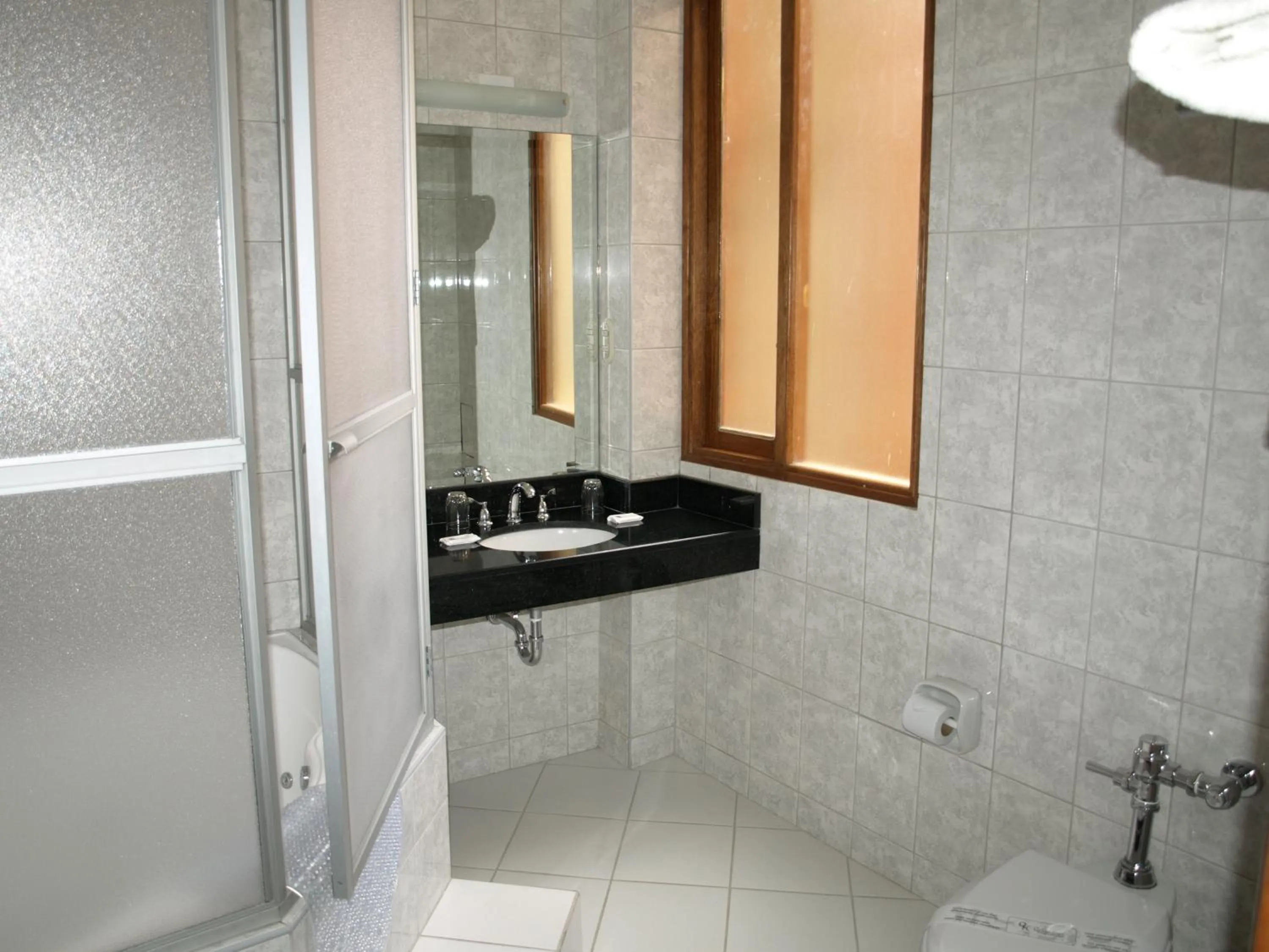 Bathroom in Qelqatani Hotel