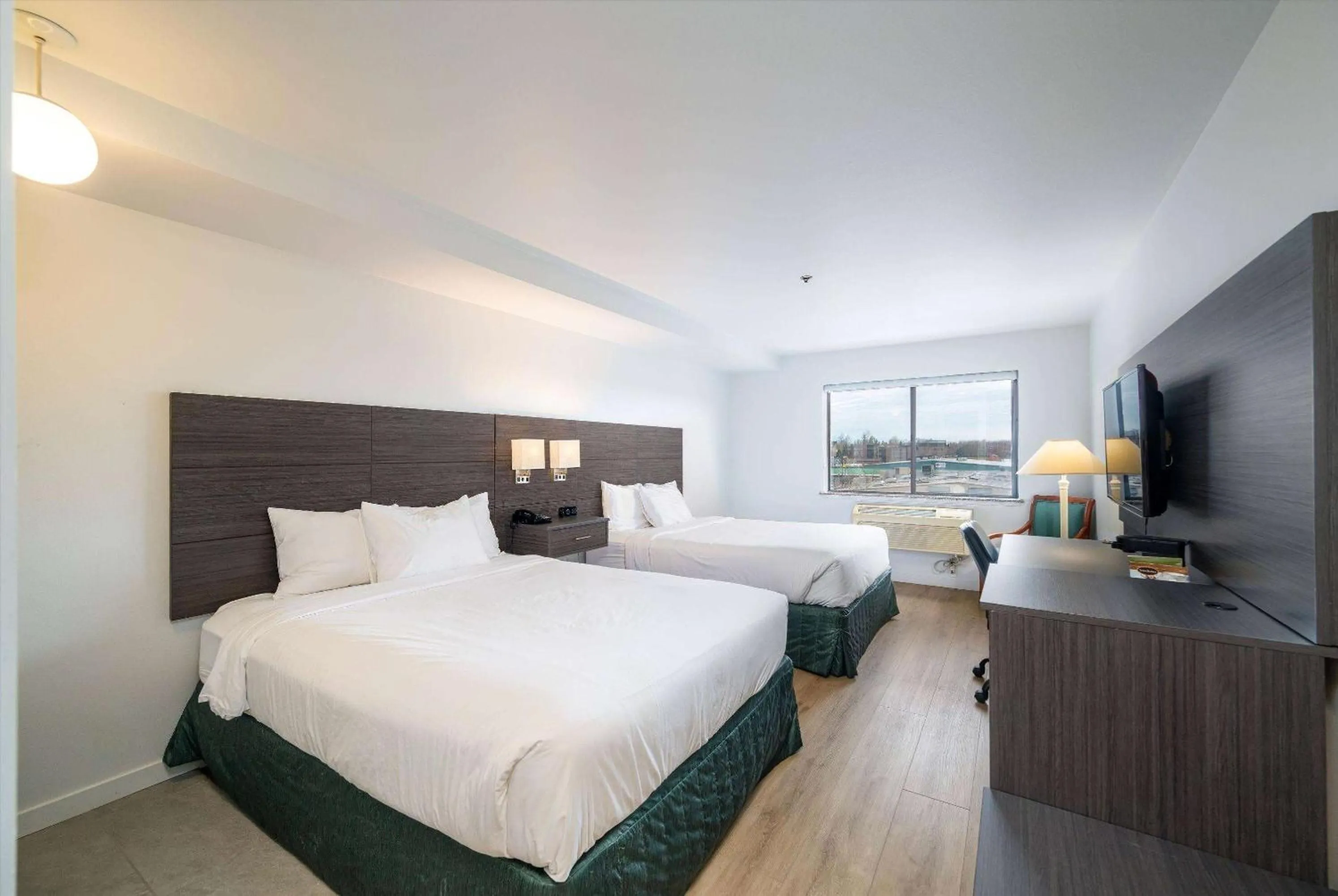 Photo of the whole room, Bed in Baymont INN & Suites by Wyndham