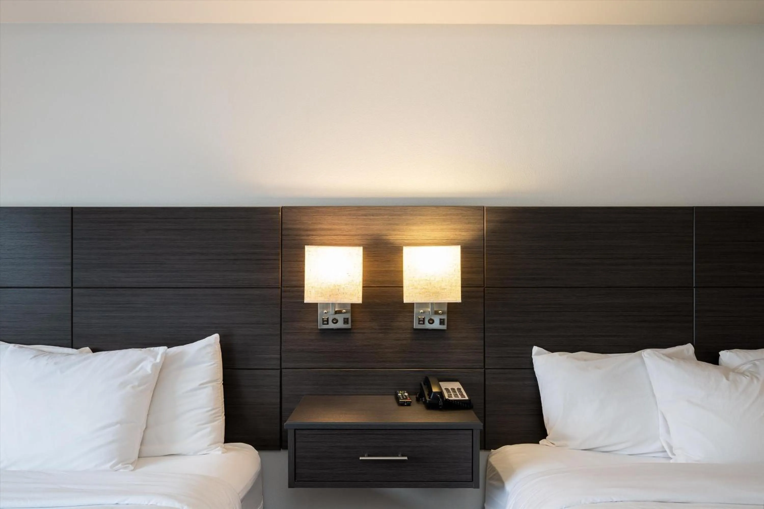 Bed in Baymont INN & Suites by Wyndham