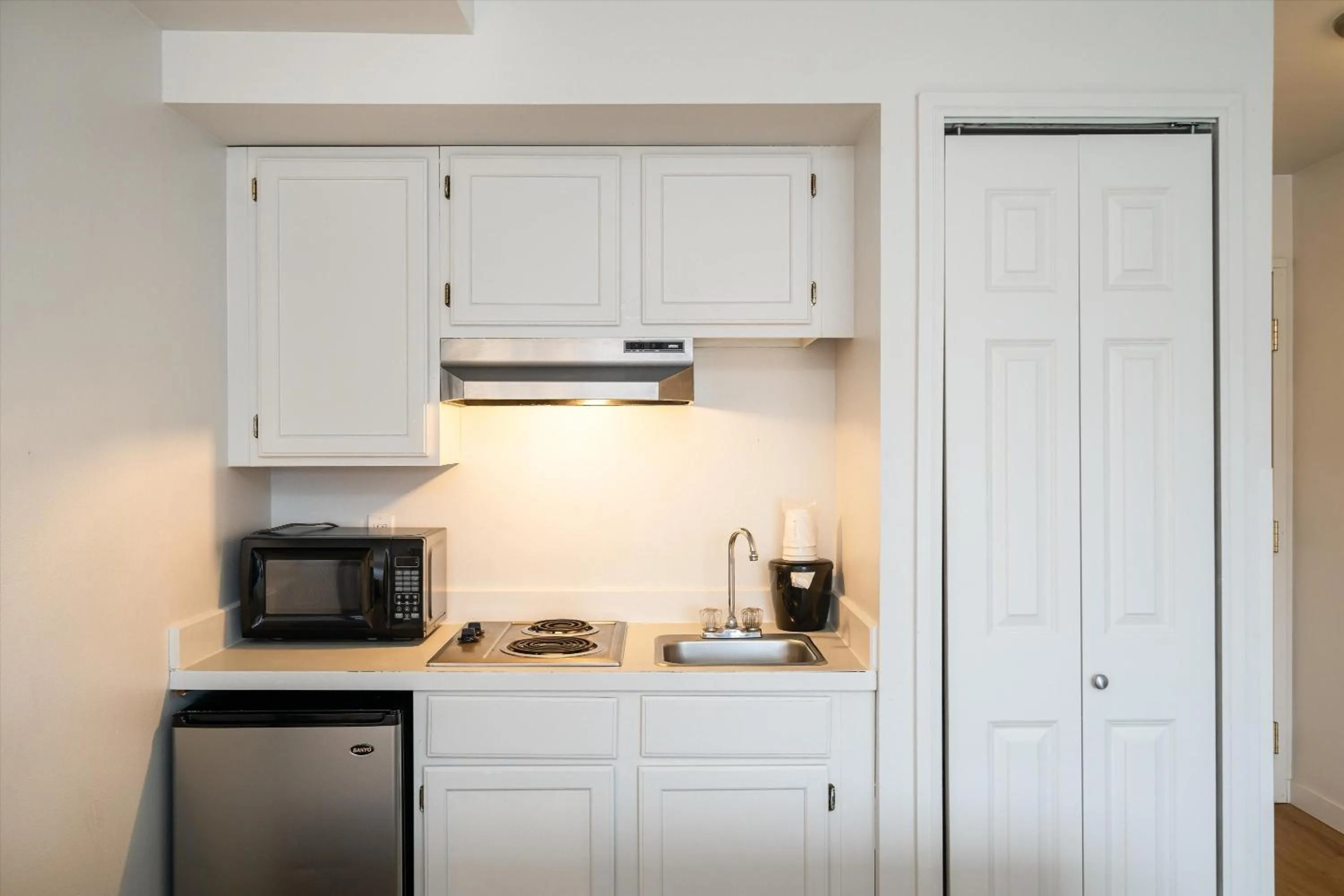 Kitchen or kitchenette in Baymont INN & Suites by Wyndham