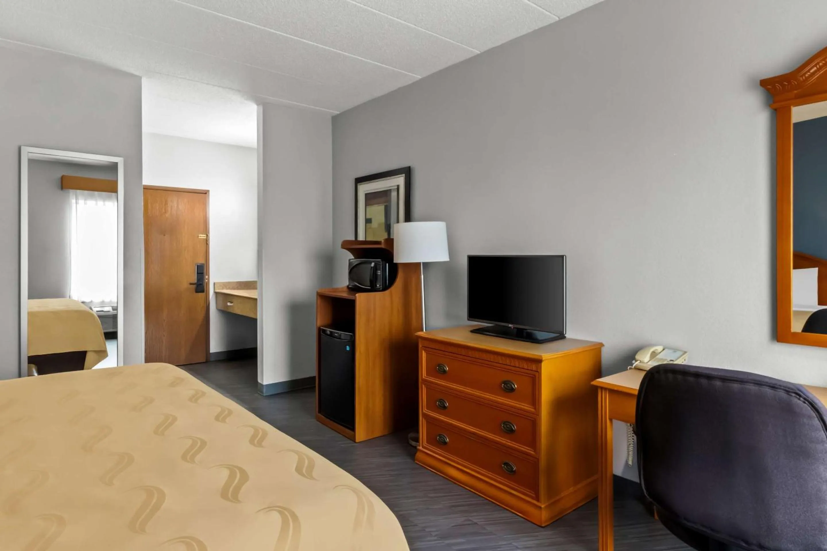 Bedroom in Quality Inn & Suites CVG Airport