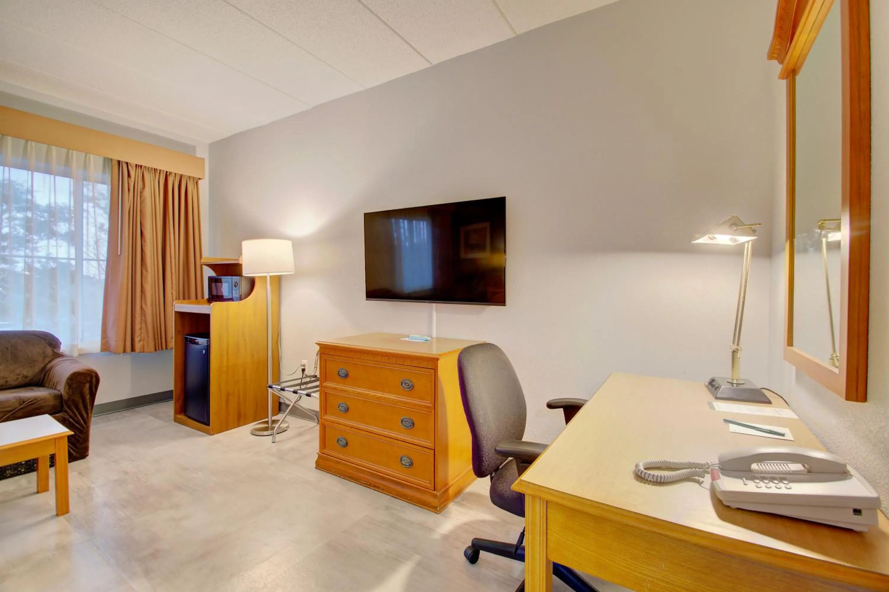 TV and multimedia in Quality Inn & Suites CVG Airport