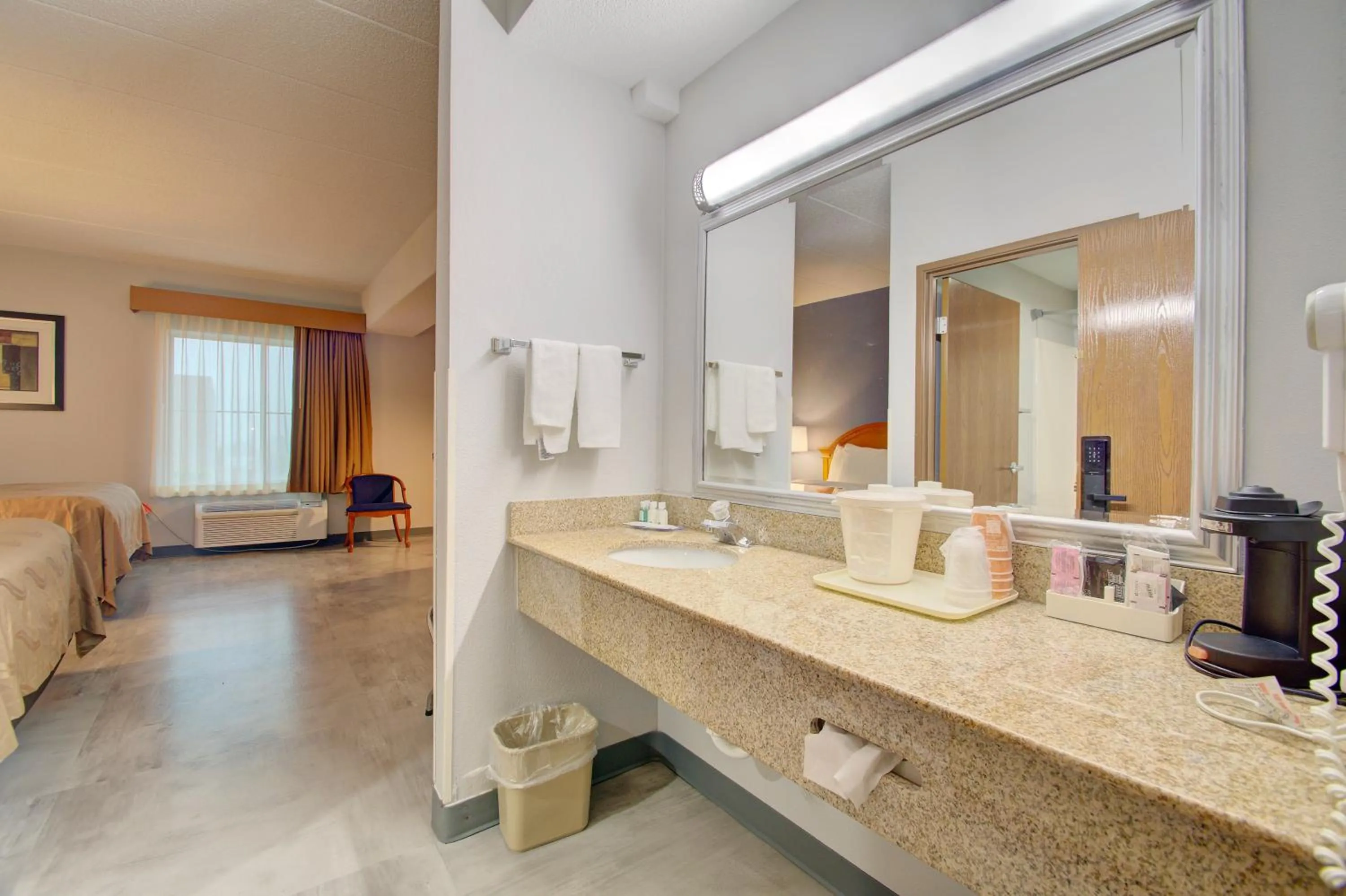 Bedroom, Bed in Quality Inn & Suites CVG Airport