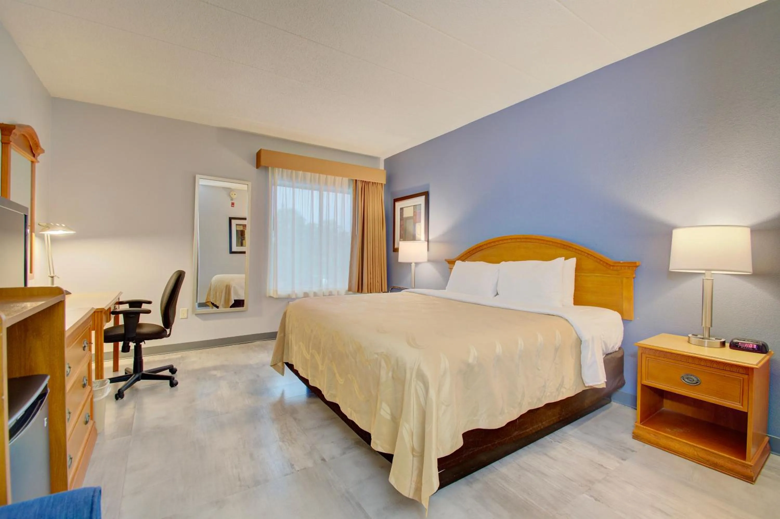 Bed in Quality Inn & Suites CVG Airport
