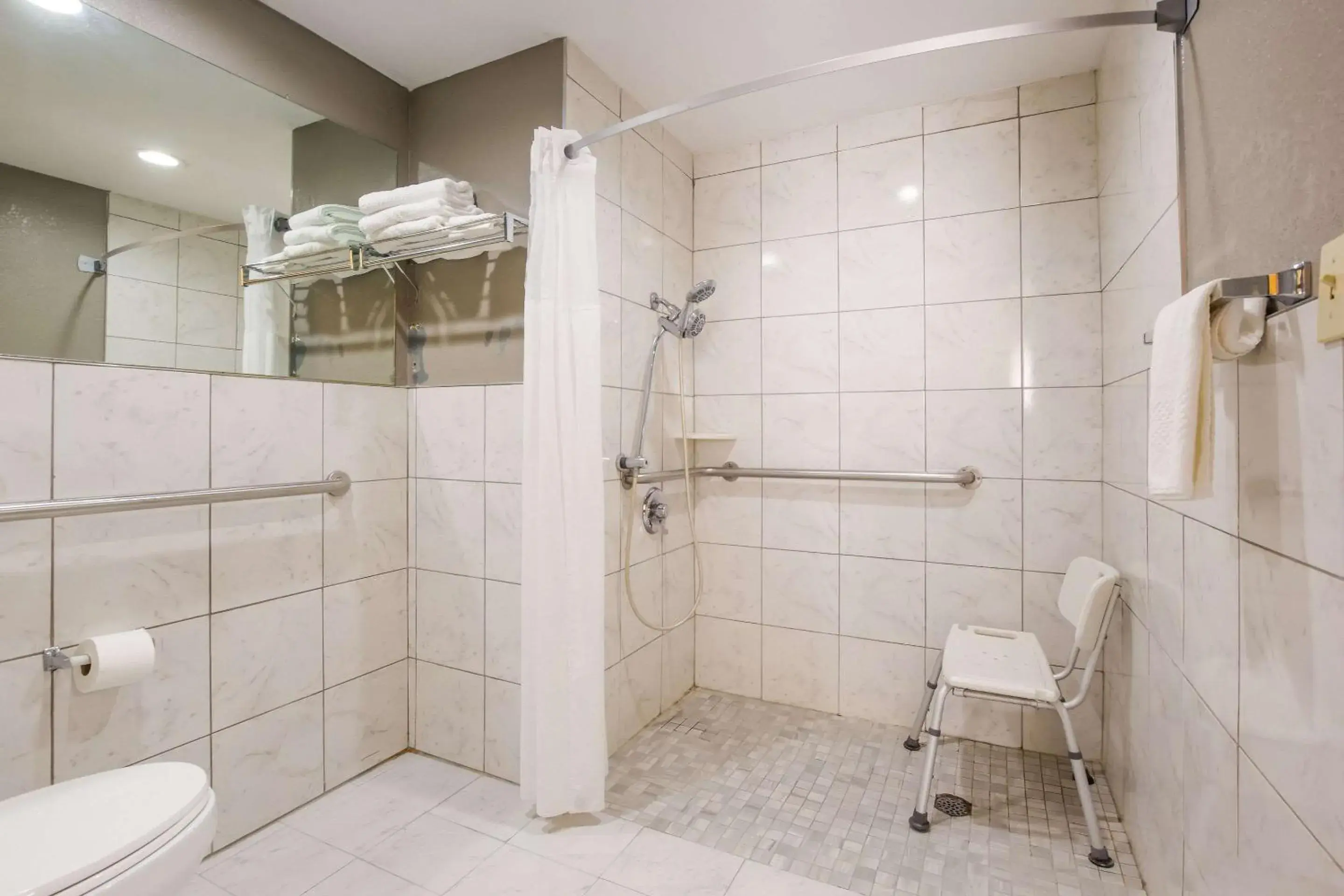 Bedroom in Quality Inn & Suites CVG Airport Bedroom in Quality Inn & Suites CVG Airport