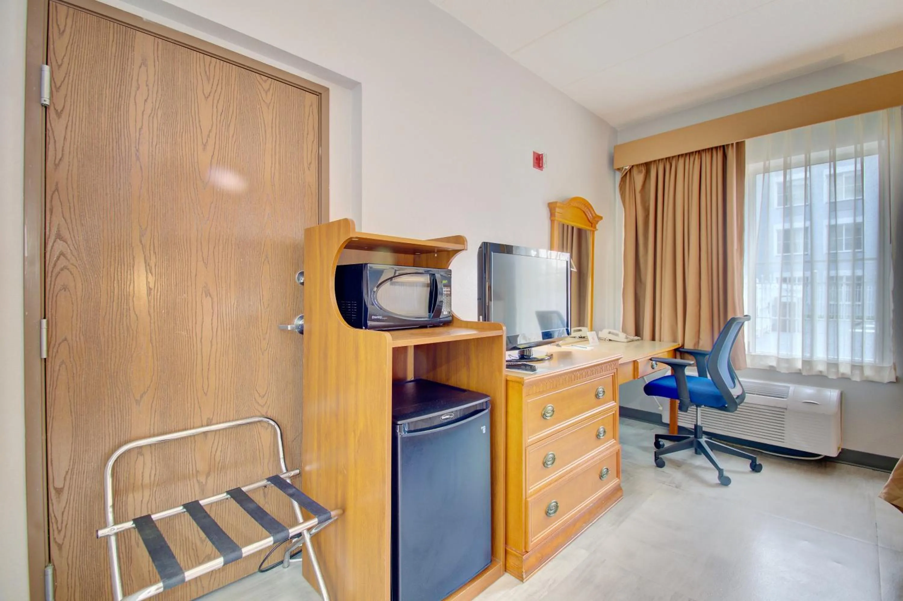 TV and multimedia in Quality Inn & Suites CVG Airport