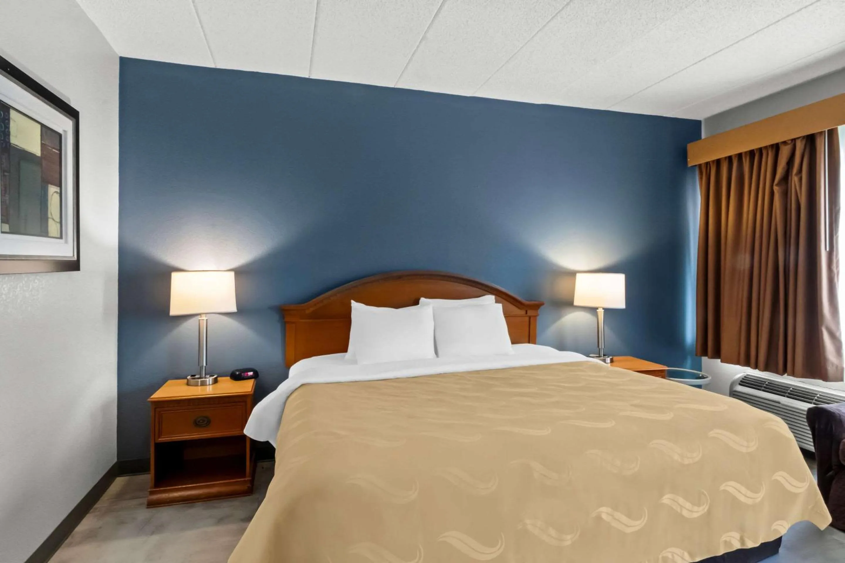 Bedroom, Bed in Quality Inn & Suites CVG Airport